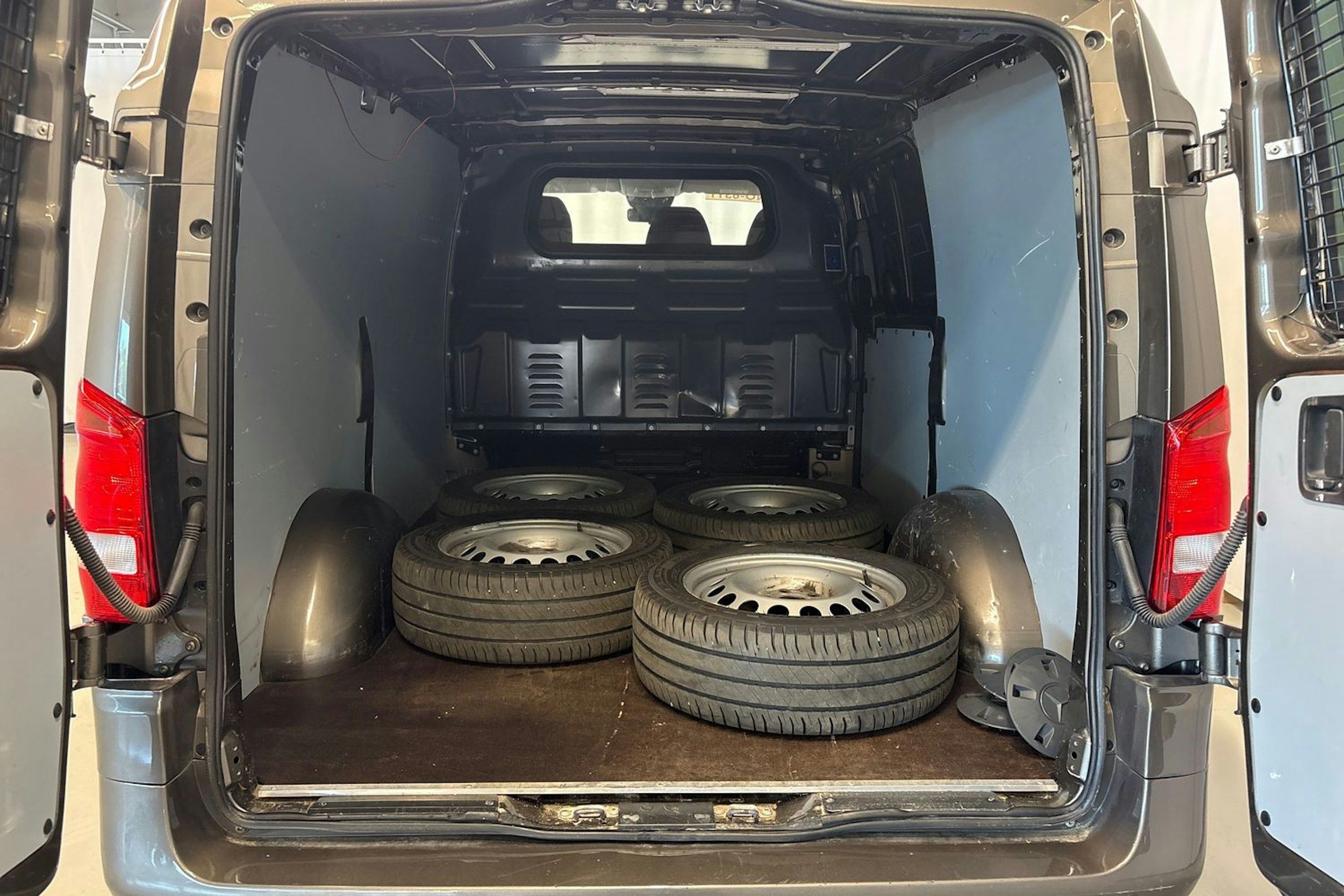 harmaa Mercedes-Benz Vito 2017 kuva 25.
