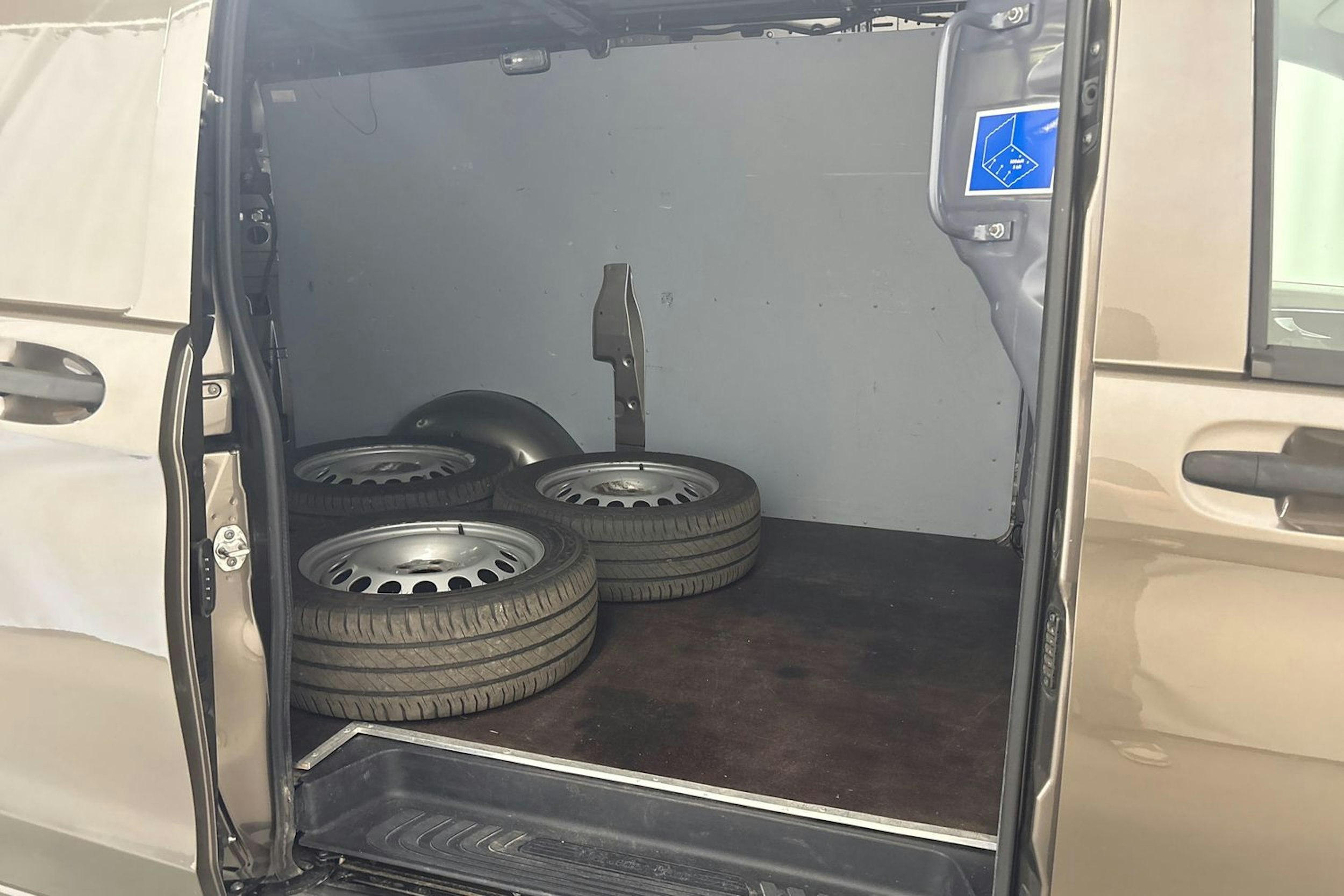 harmaa Mercedes-Benz Vito 2017 kuva 26.
