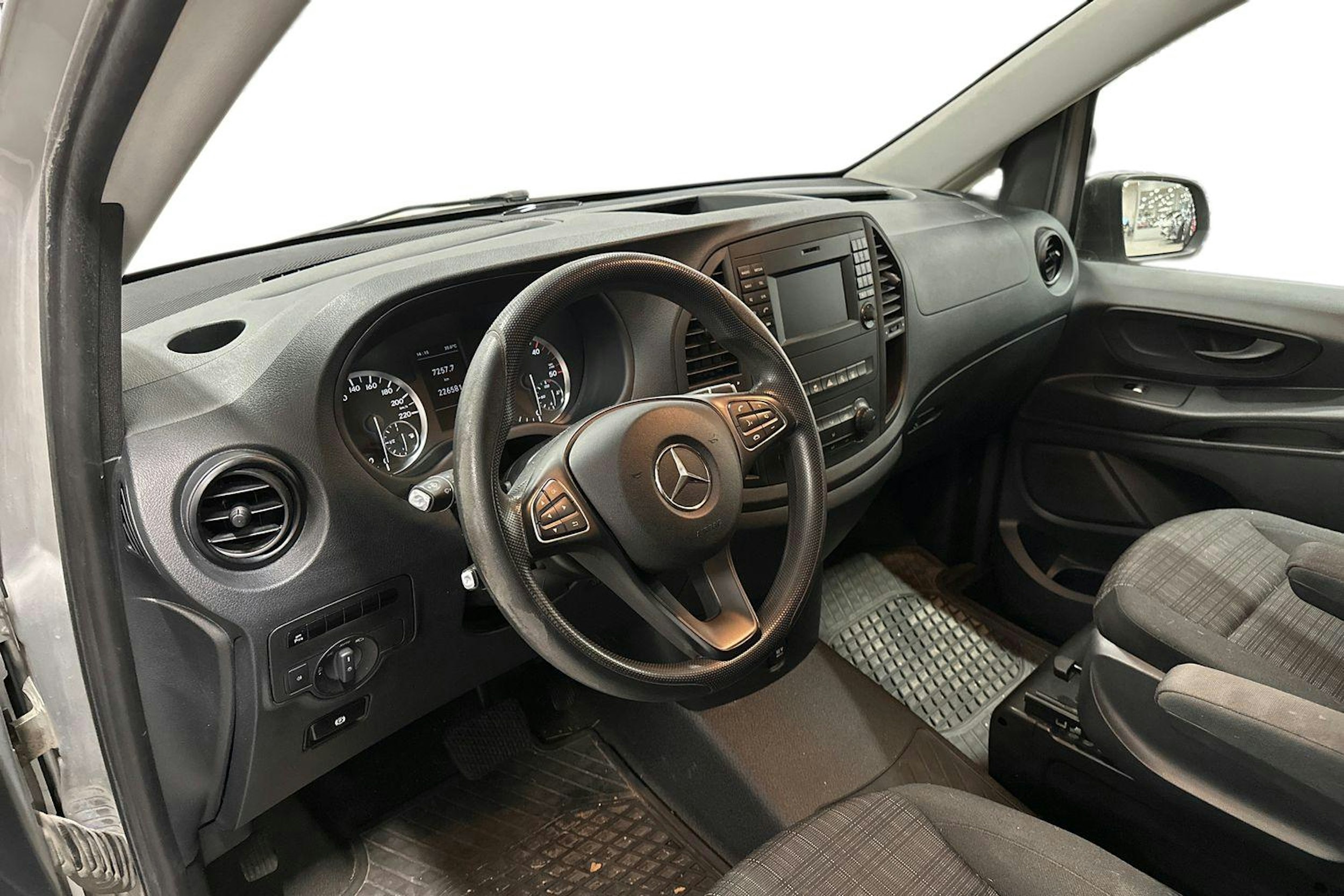 harmaa Mercedes-Benz Vito 2017 kuva 3.