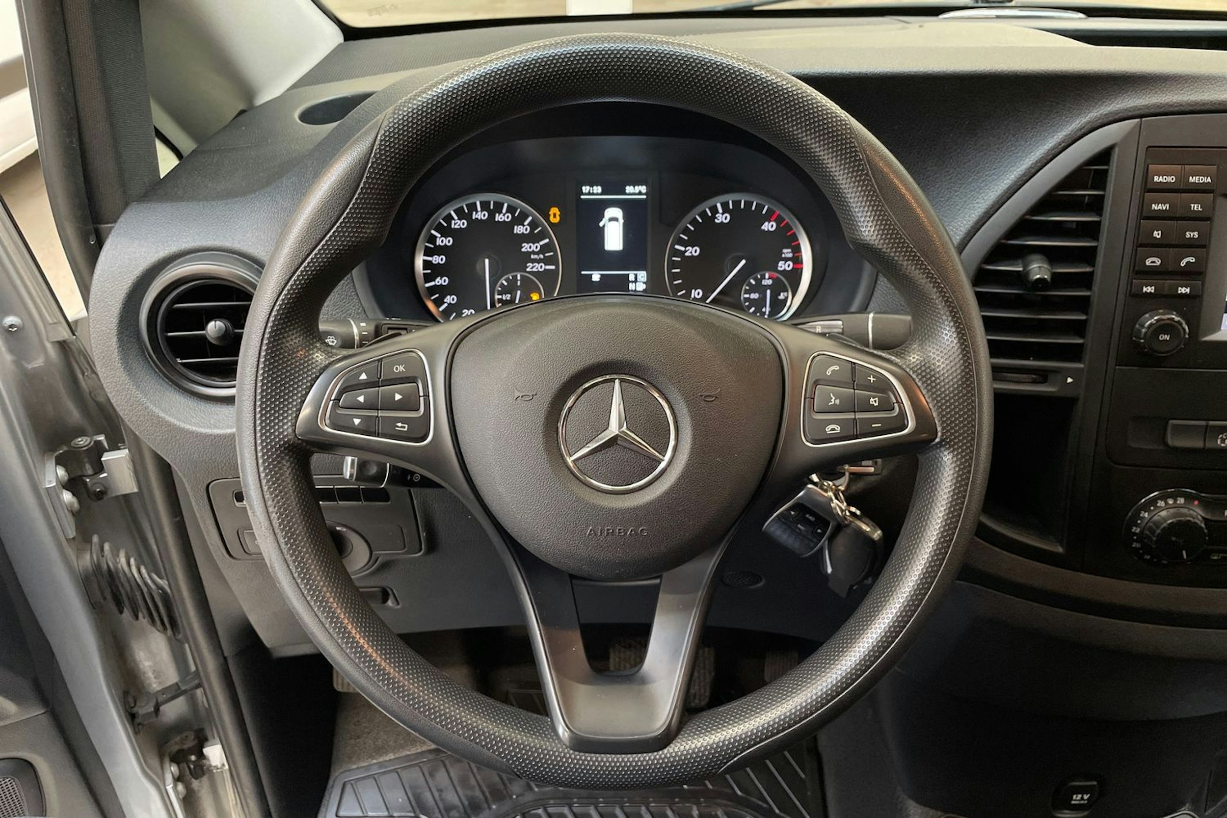 harmaa Mercedes-Benz Vito 2017 kuva 16.