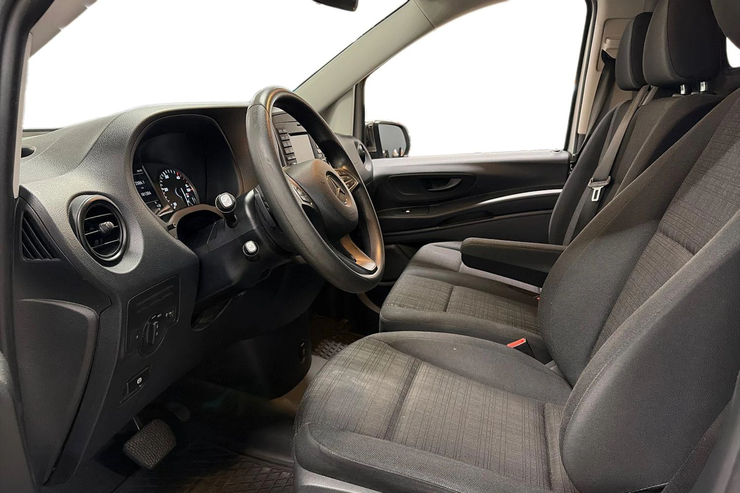 harmaa Mercedes-Benz Vito 2017 kuva 3.