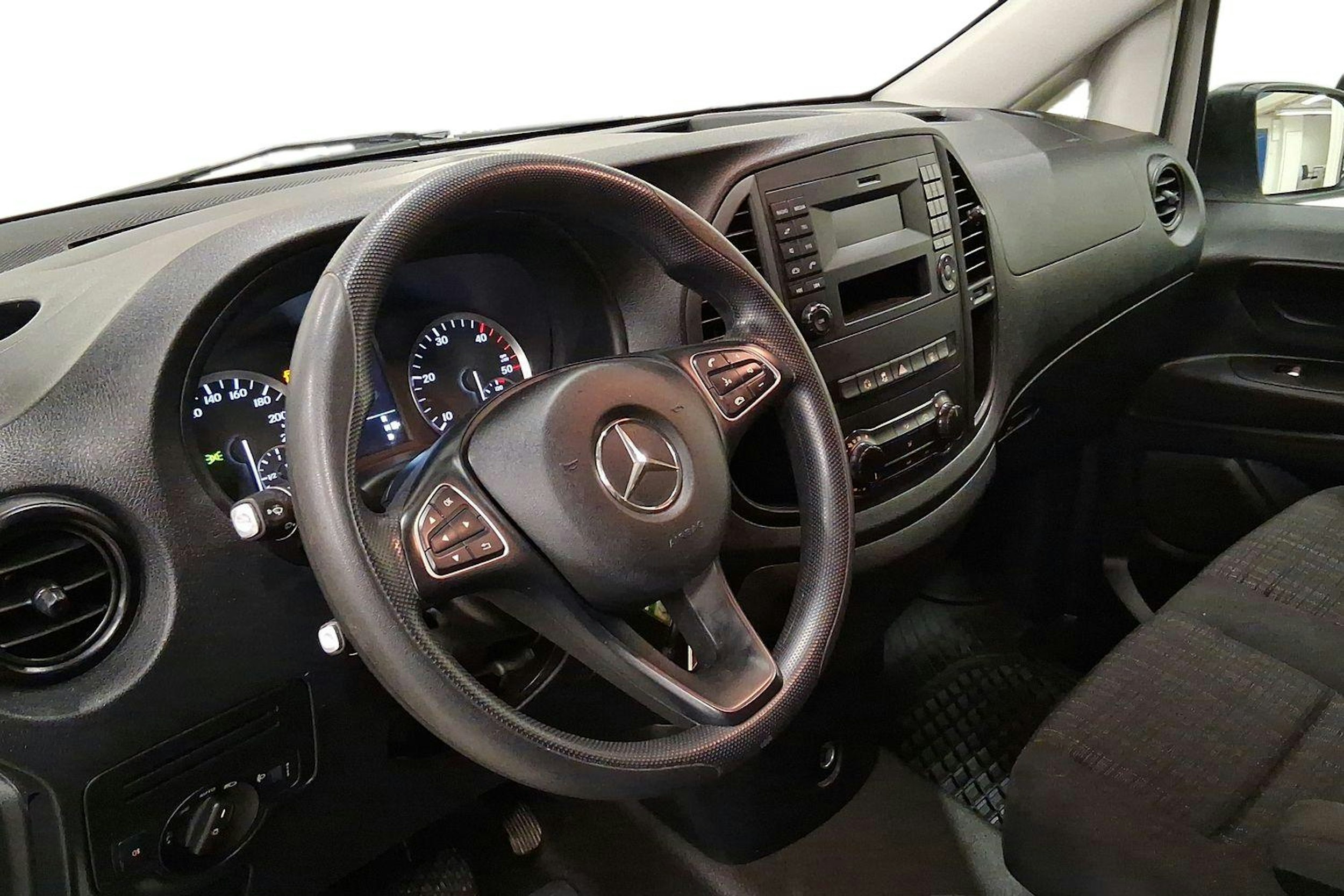 valkoinen Mercedes-Benz Vito 2017 kuva 9.