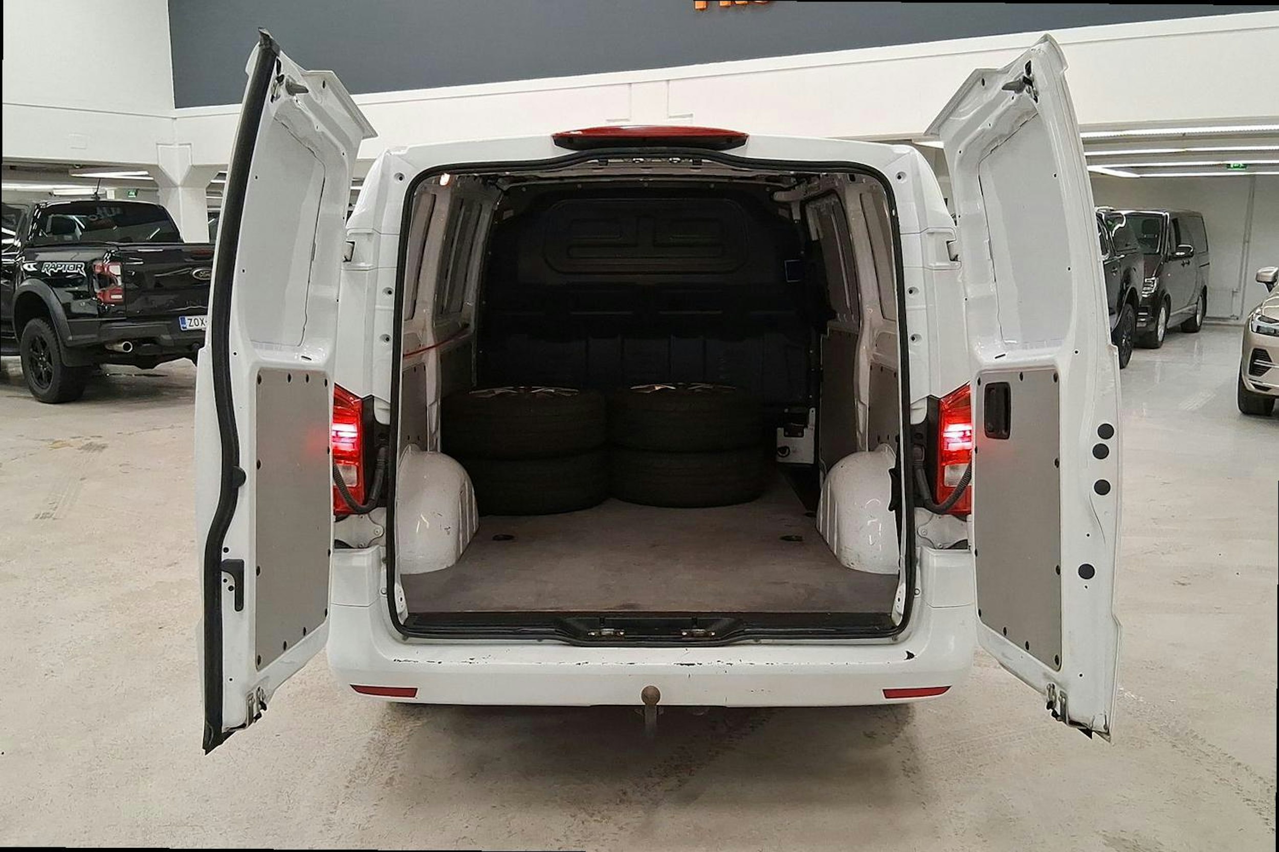 valkoinen Mercedes-Benz Vito 2017 kuva 11.