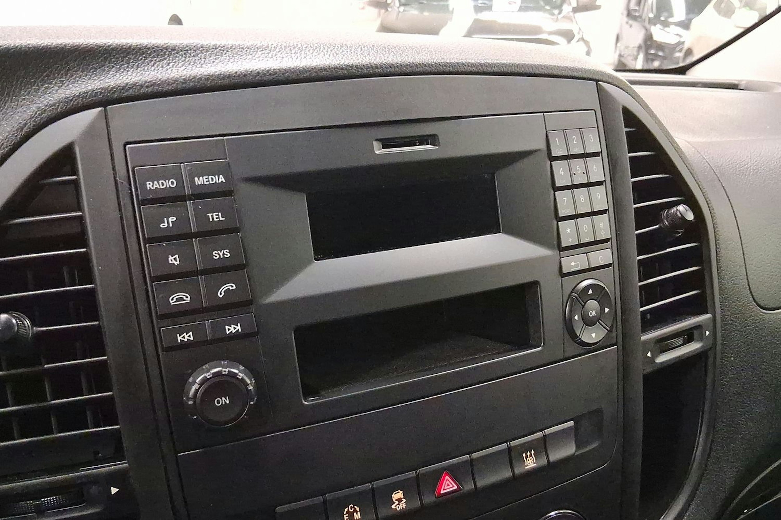 valkoinen Mercedes-Benz Vito 2017 kuva 20.