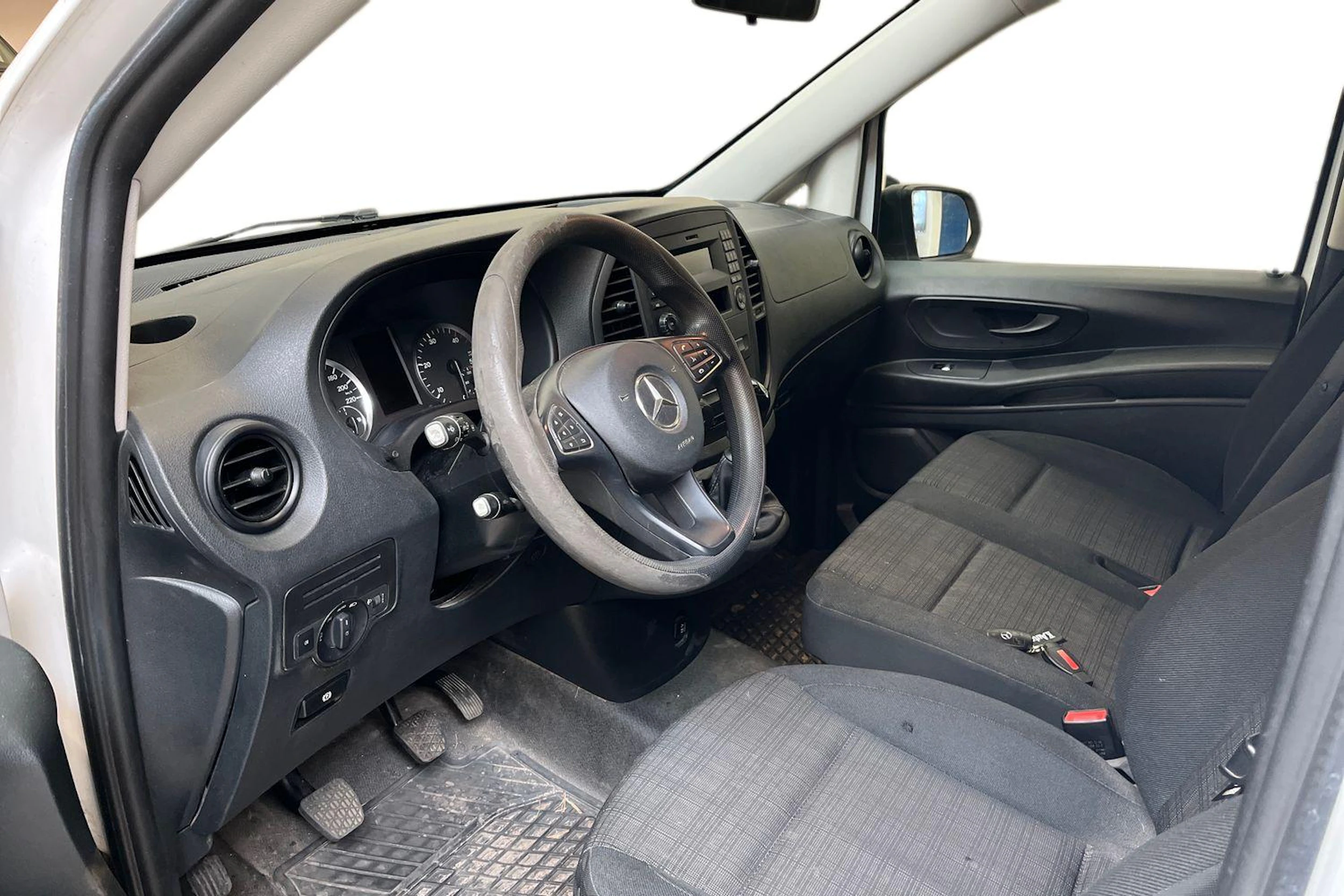 valkoinen Mercedes-Benz Vito 2017 kuva 3.