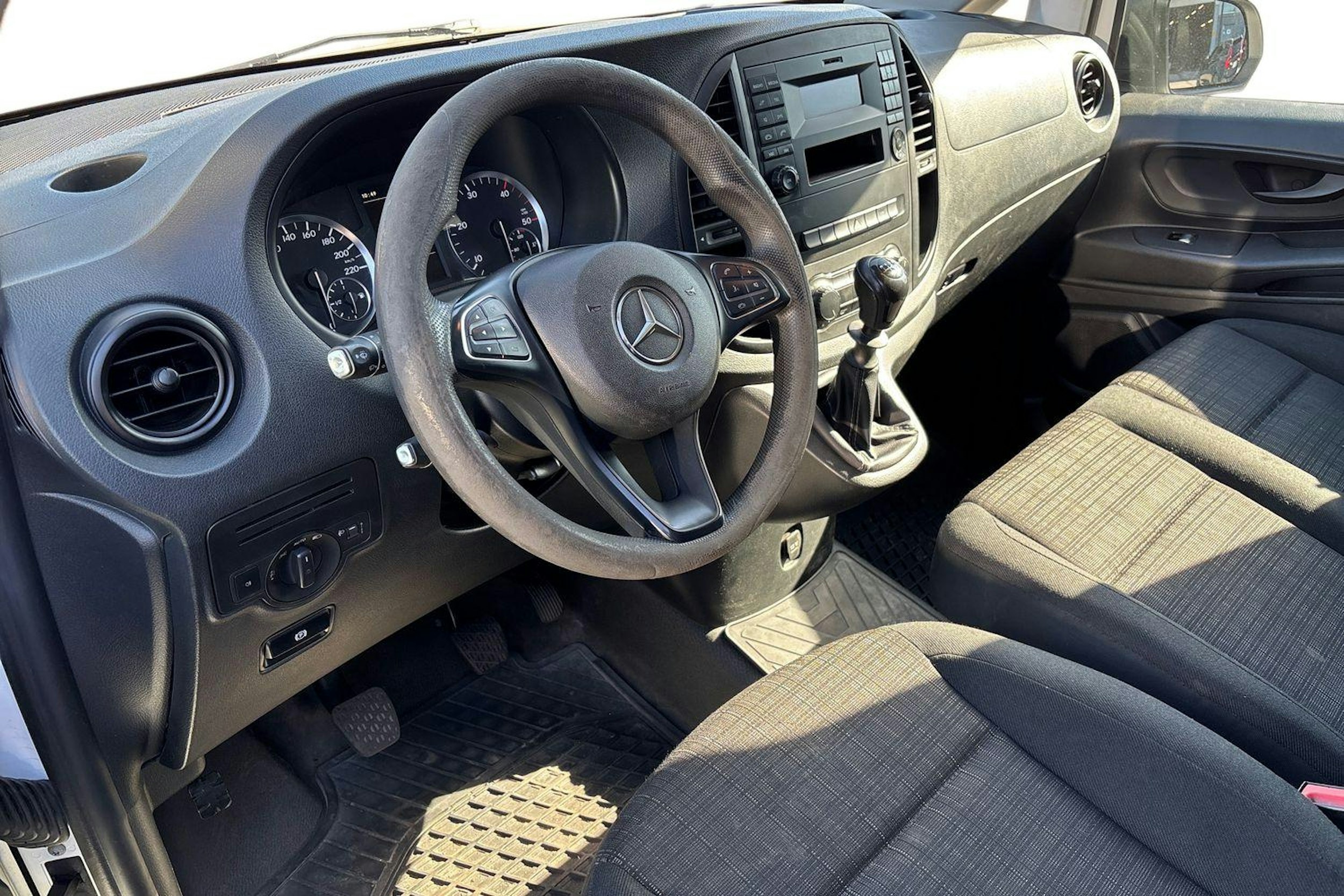 Valkoinen Mercedes-Benz Vito 2017 kuva 3.