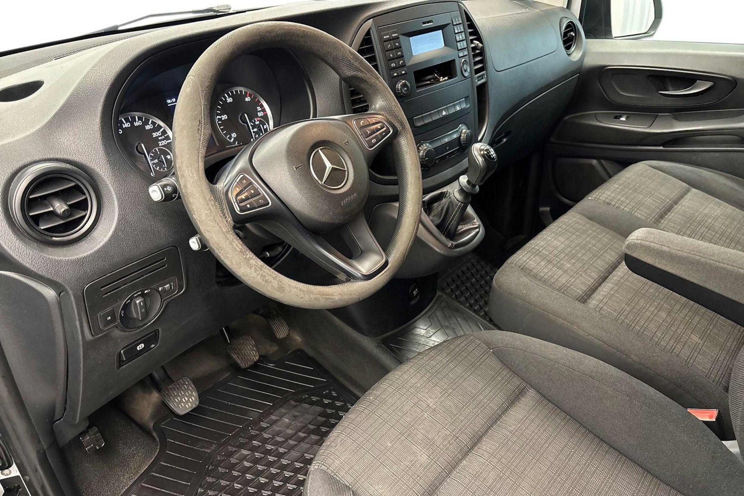 Valkoinen Mercedes-Benz Vito 2017 kuva 7.