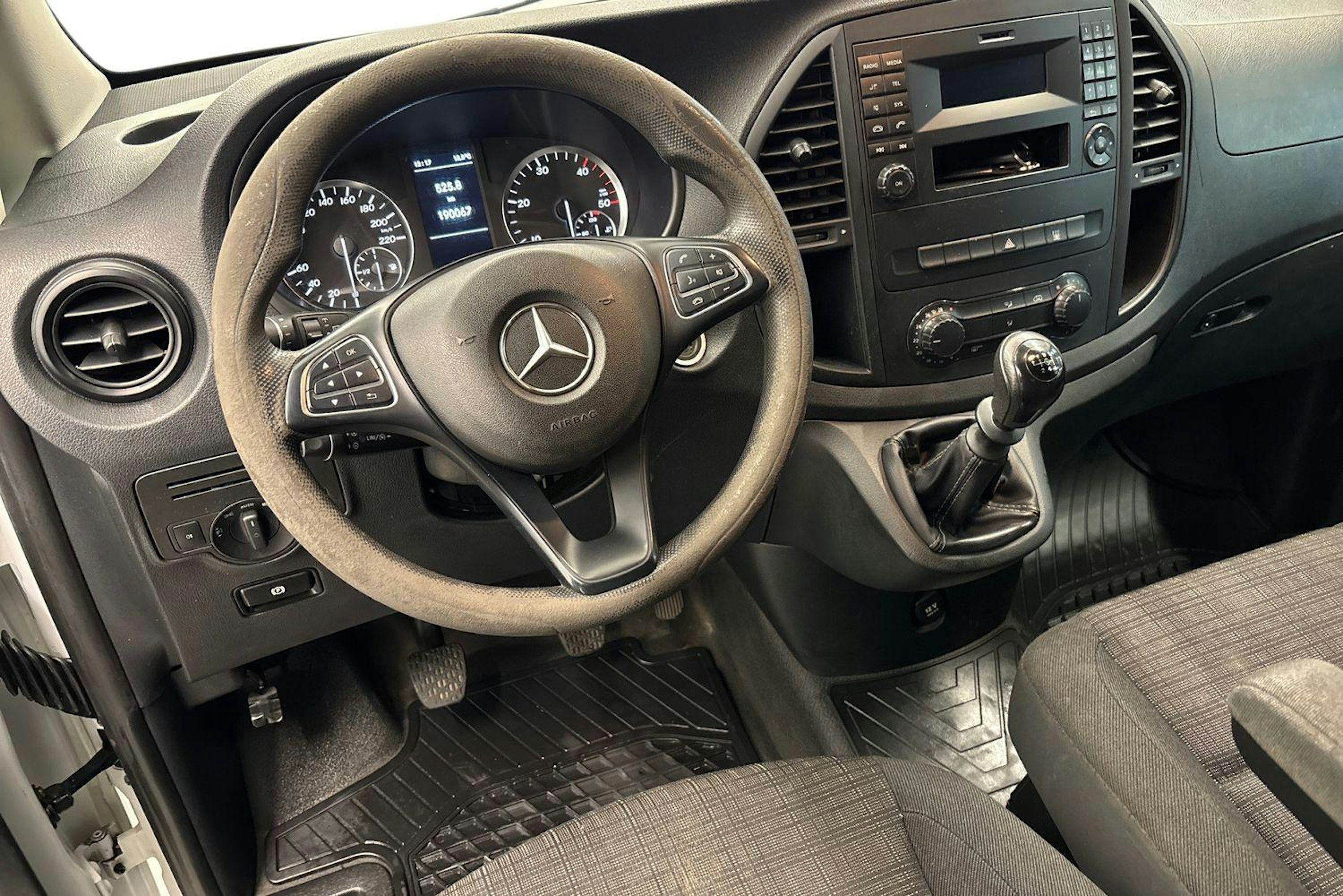Valkoinen Mercedes-Benz Vito 2017 kuva 9.