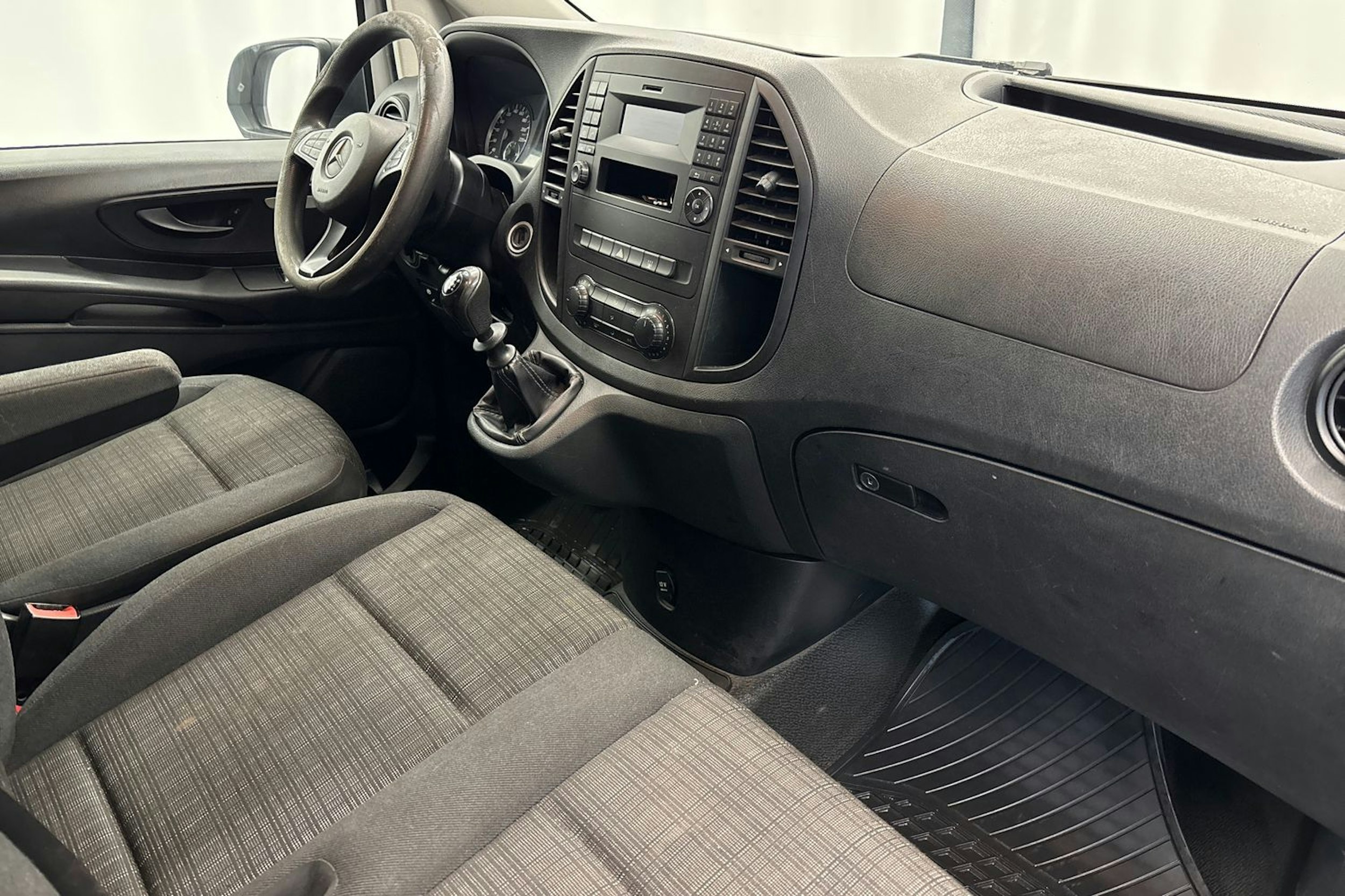 Valkoinen Mercedes-Benz Vito 2017 kuva 14.