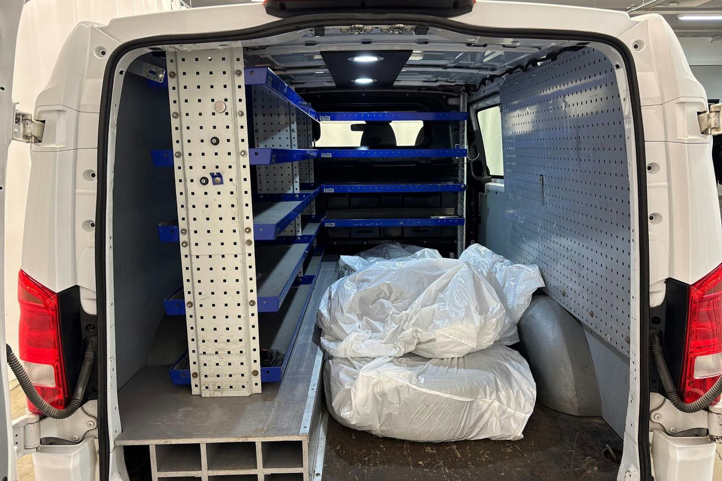 Valkoinen Mercedes-Benz Vito 2017 kuva 16.