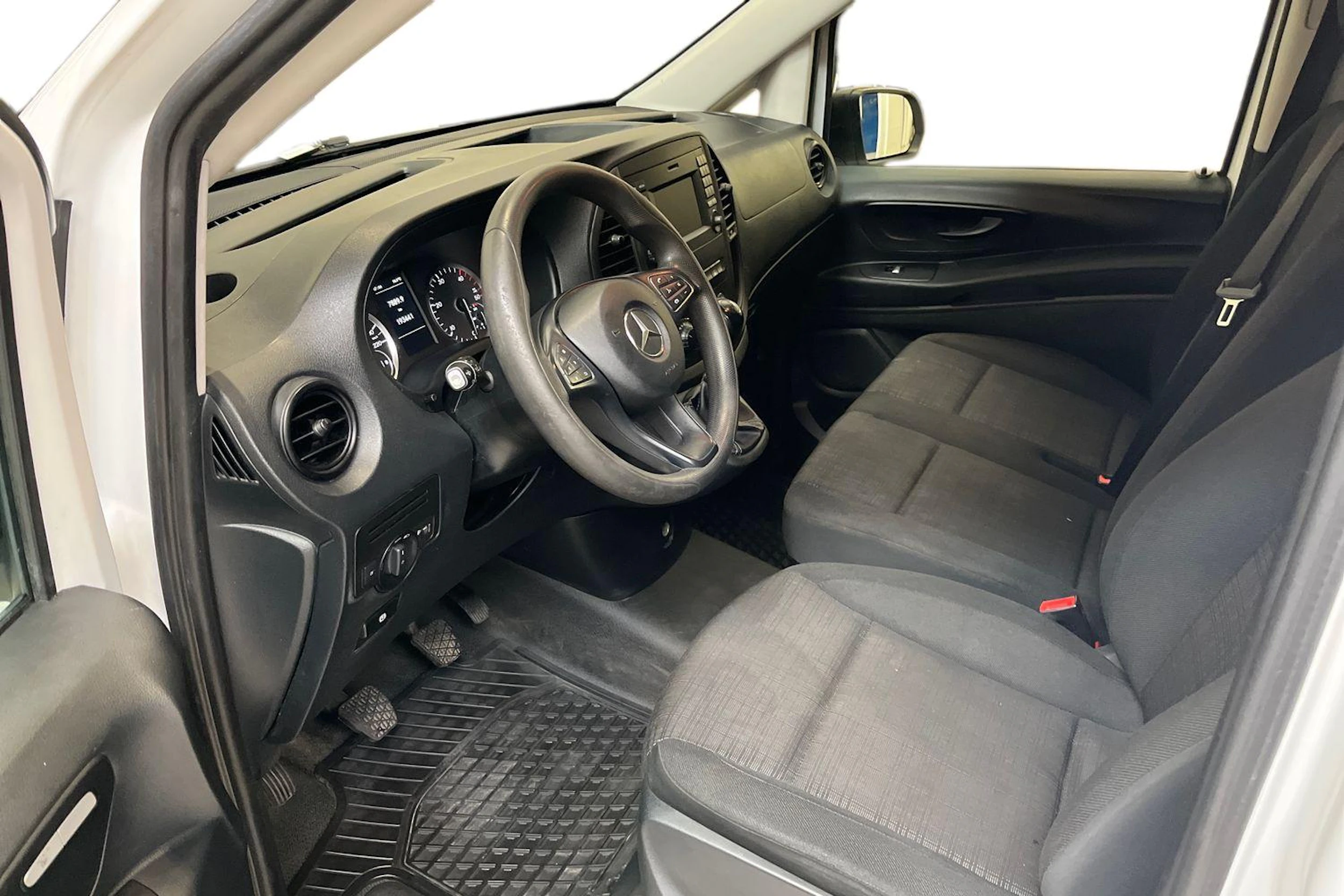 valkoinen Mercedes-Benz Vito 2017 kuva 8.