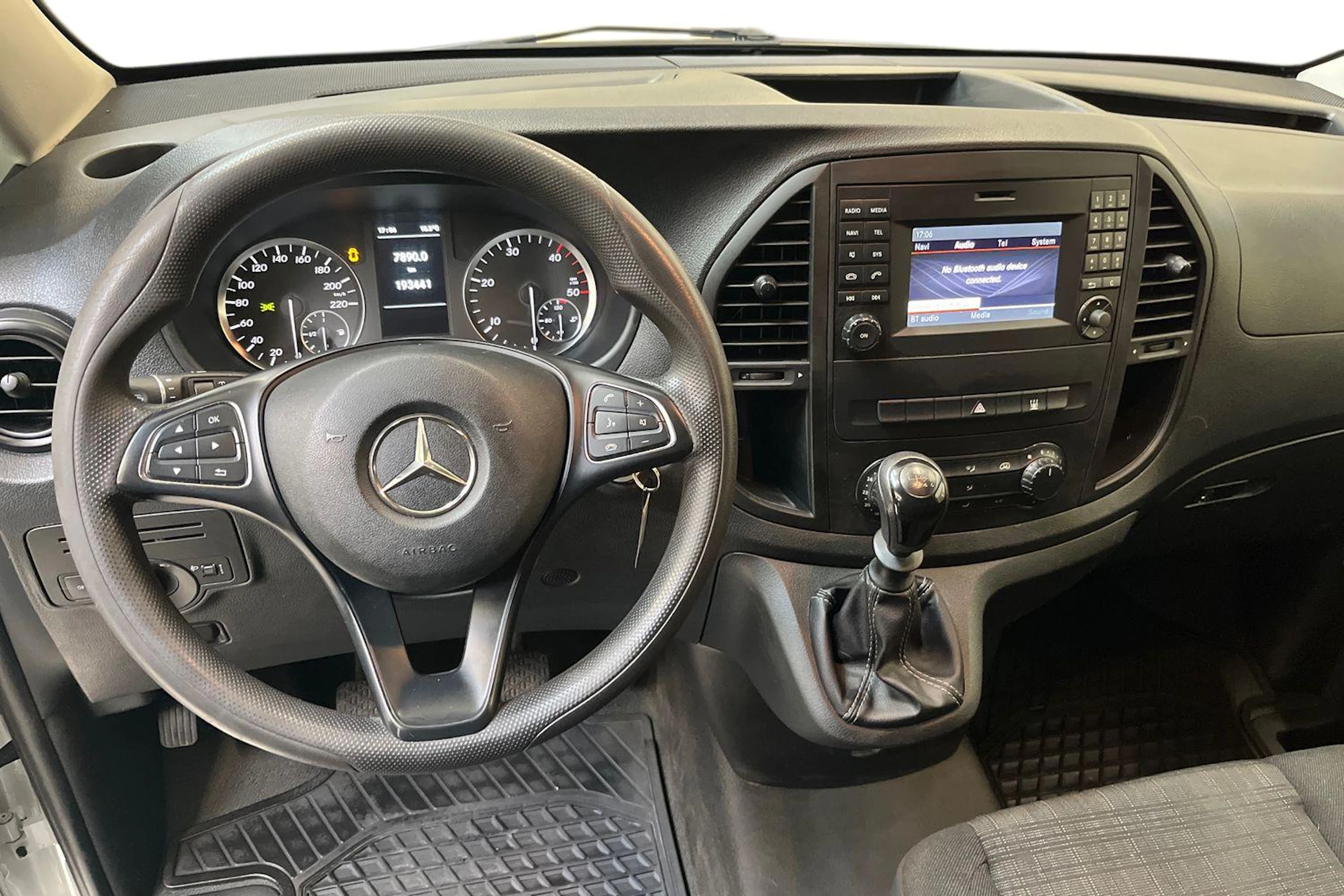 valkoinen Mercedes-Benz Vito 2017 kuva 9.