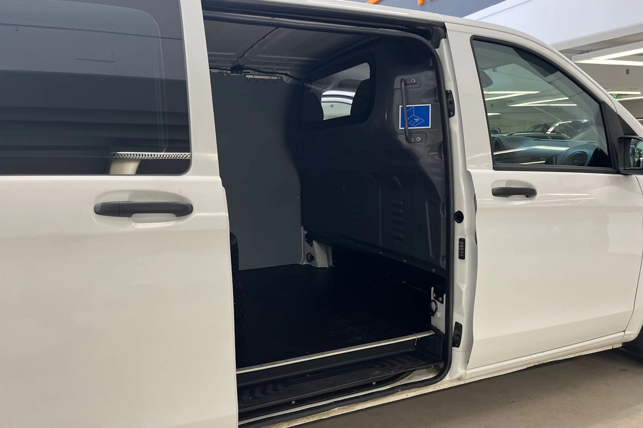 valkoinen Mercedes-Benz Vito 2017 kuva 15.