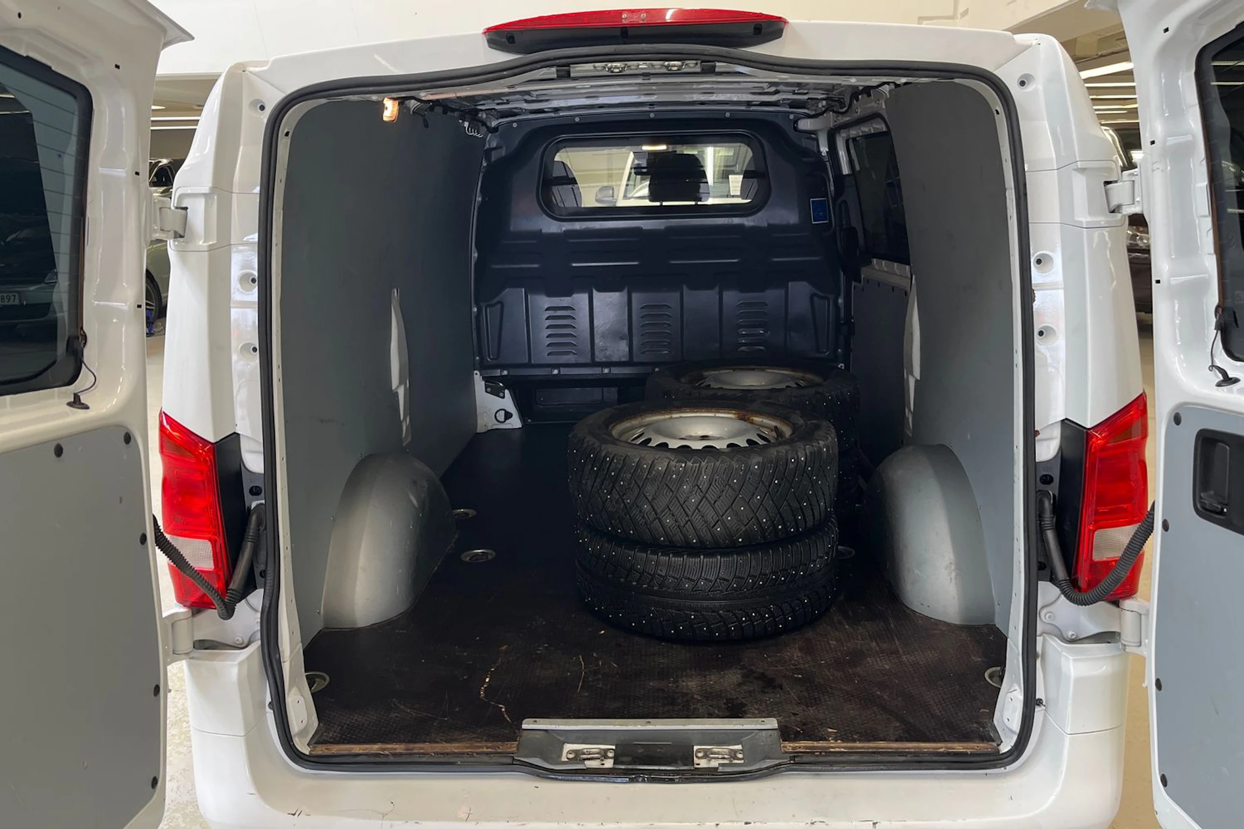 valkoinen Mercedes-Benz Vito 2017 kuva 16.