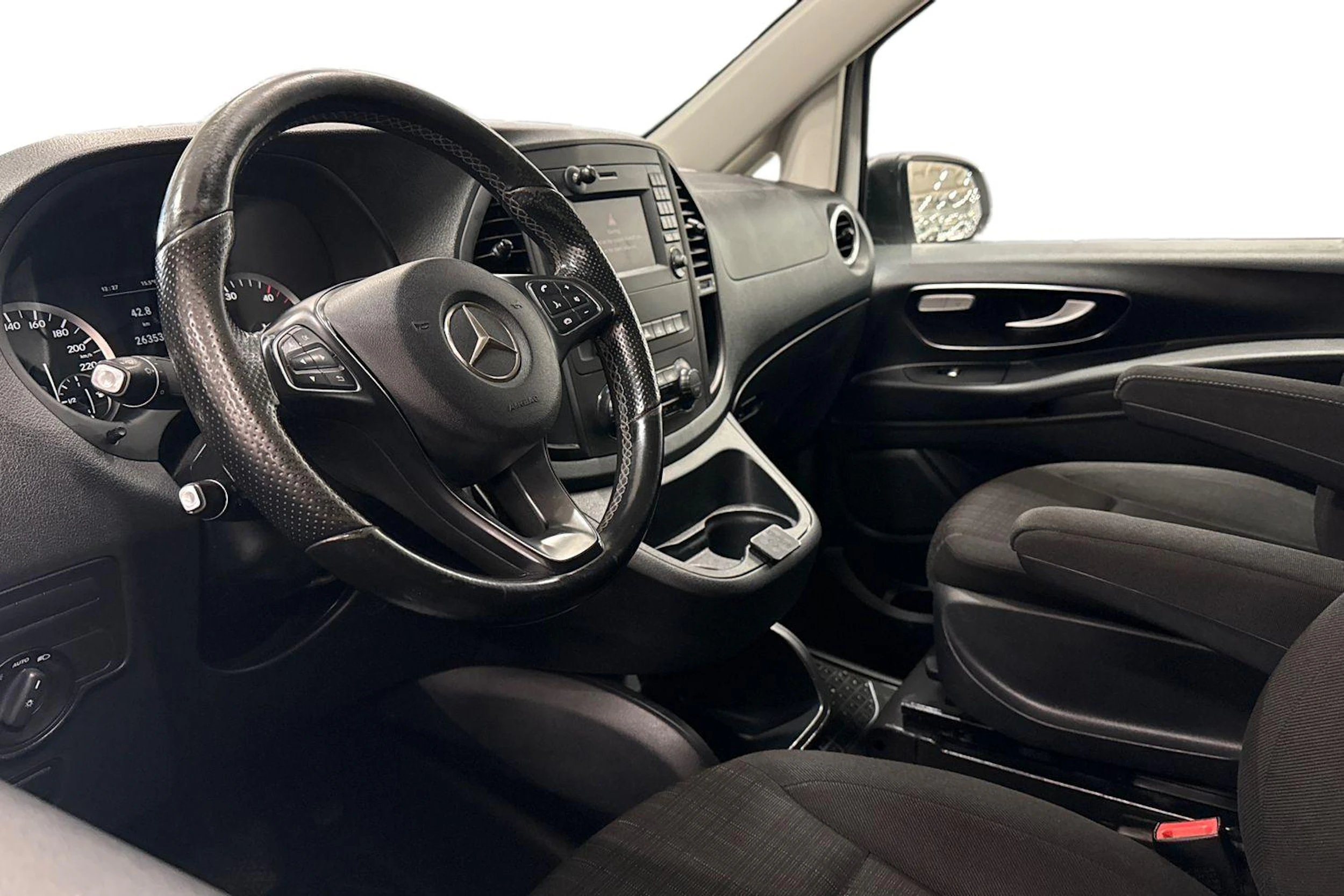 valkoinen Mercedes-Benz Vito 2017 kuva 6.