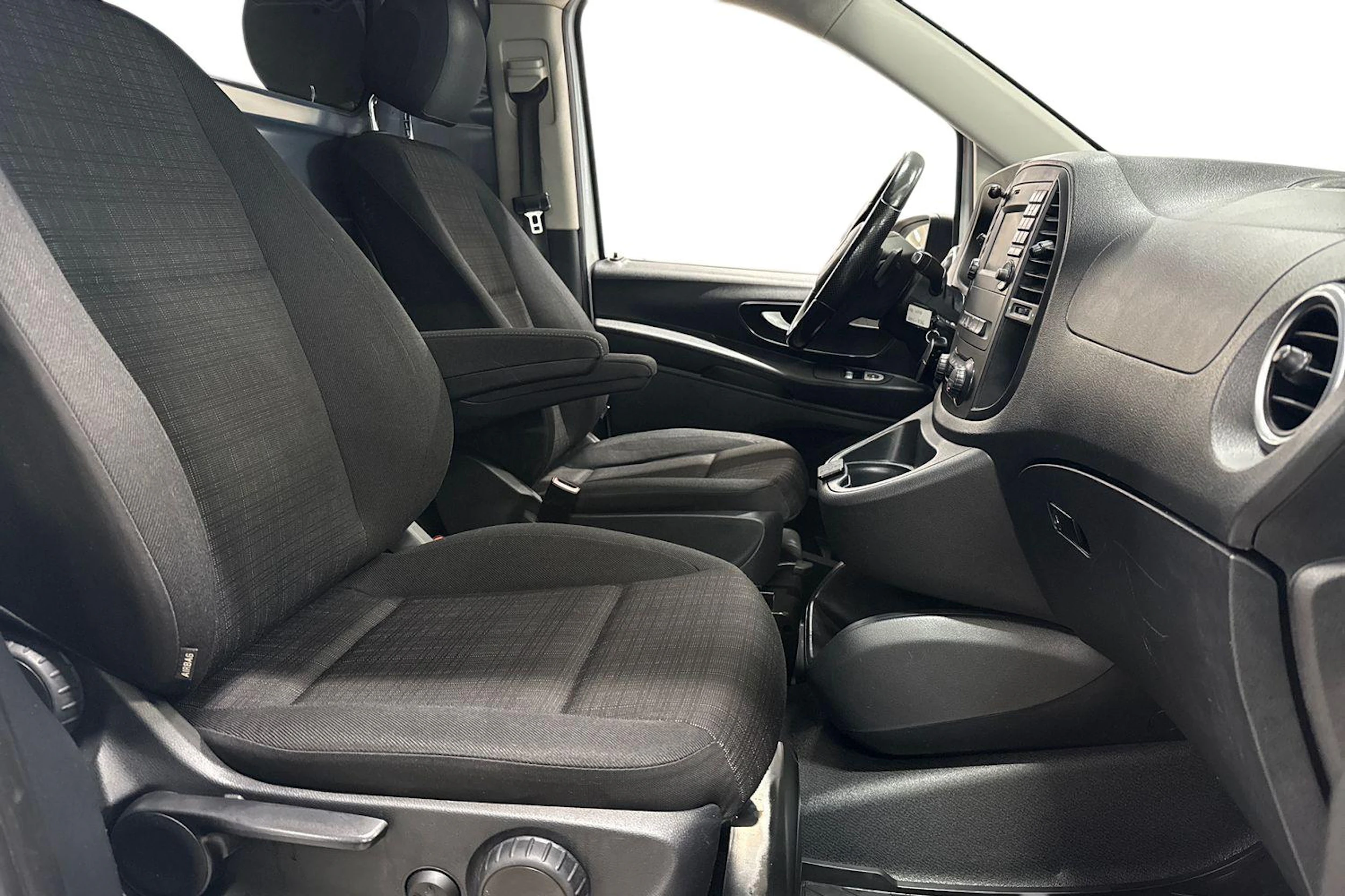 valkoinen Mercedes-Benz Vito 2017 kuva 8.
