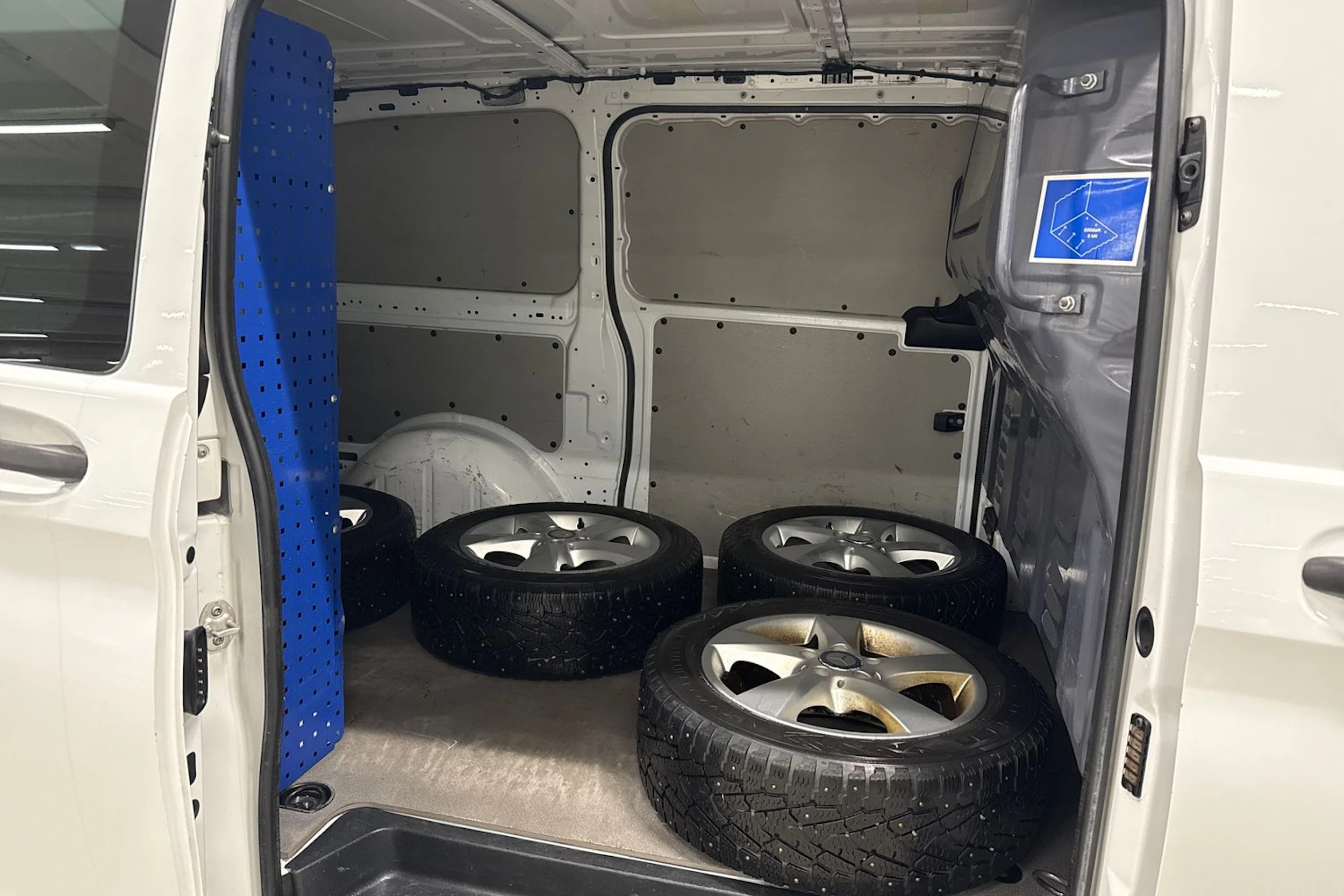 valkoinen Mercedes-Benz Vito 2017 kuva 10.