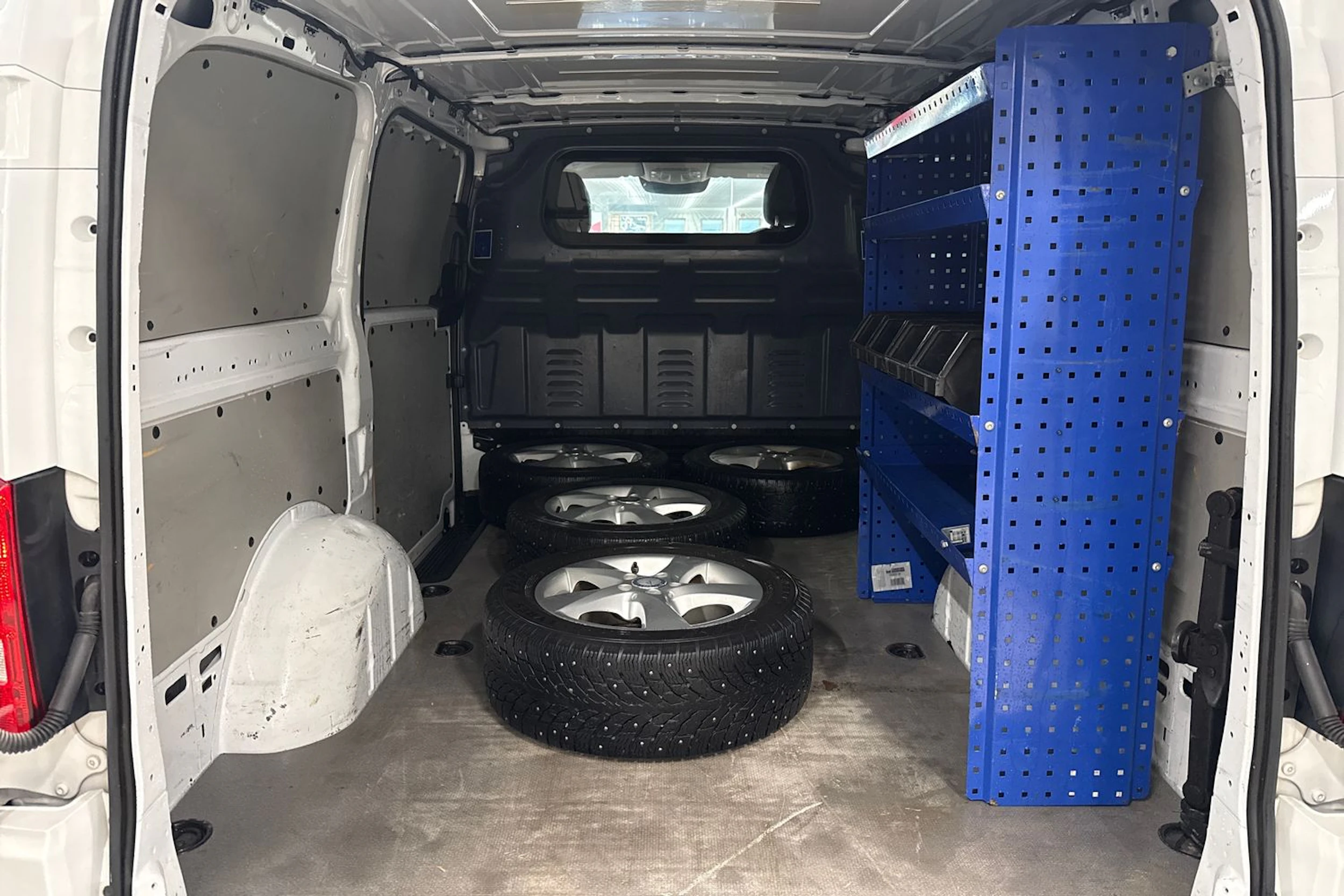 valkoinen Mercedes-Benz Vito 2017 kuva 11.