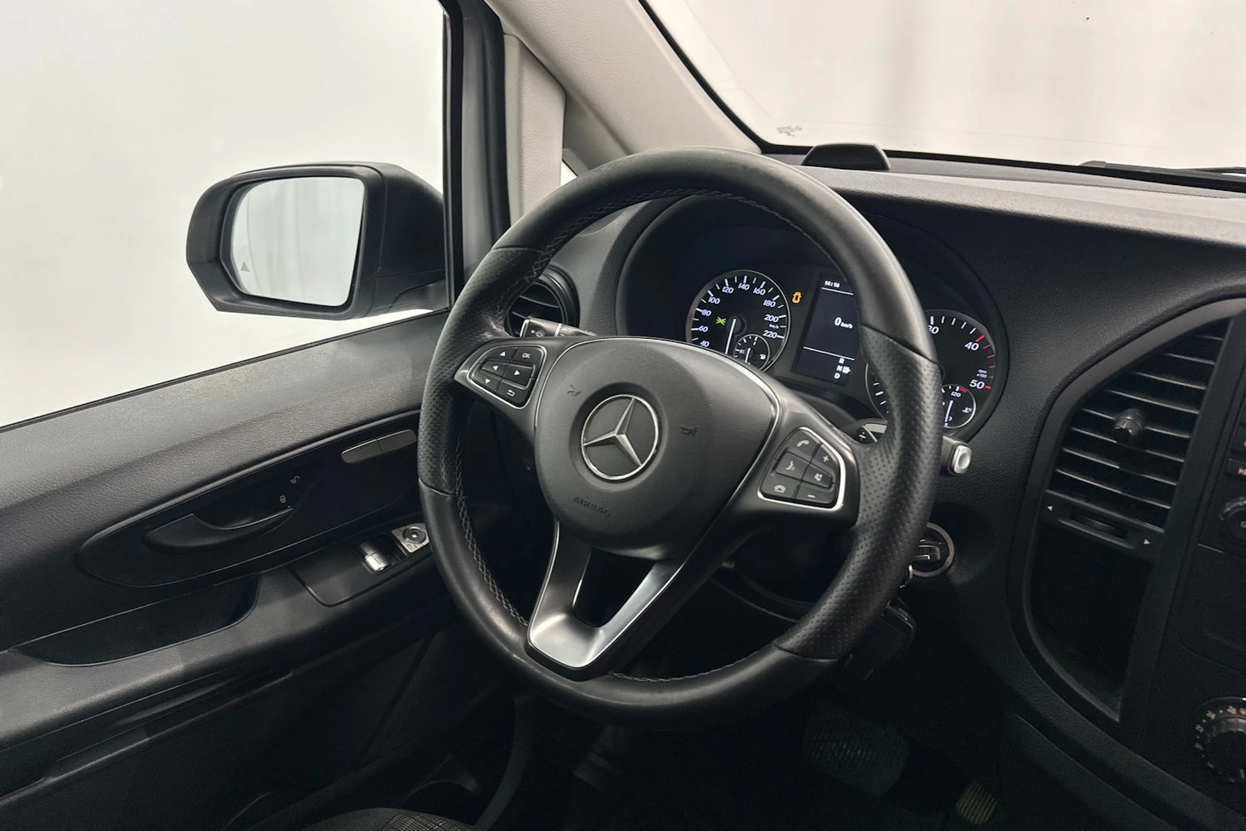 valkoinen Mercedes-Benz Vito 2017 kuva 10.