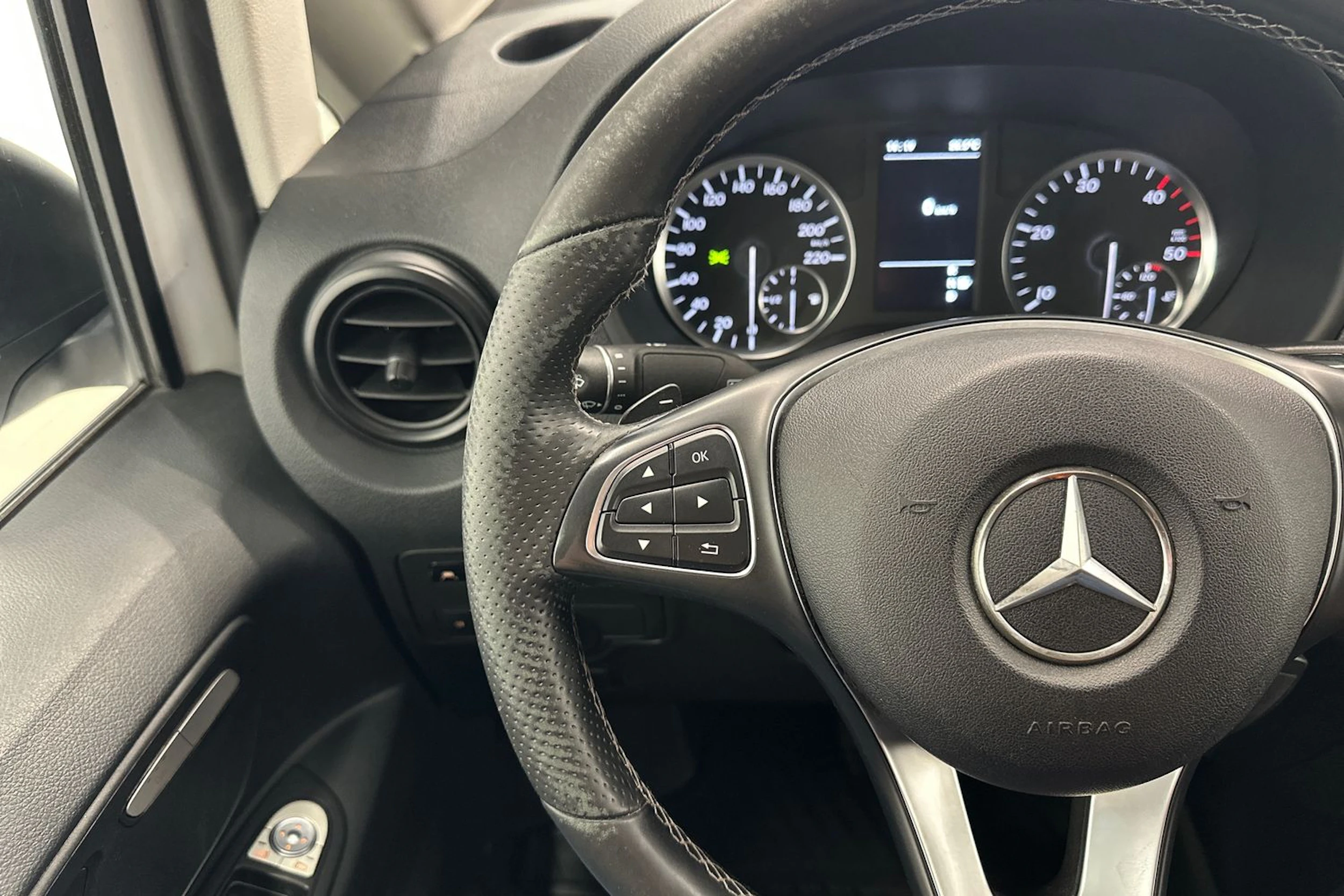valkoinen Mercedes-Benz Vito 2017 kuva 11.