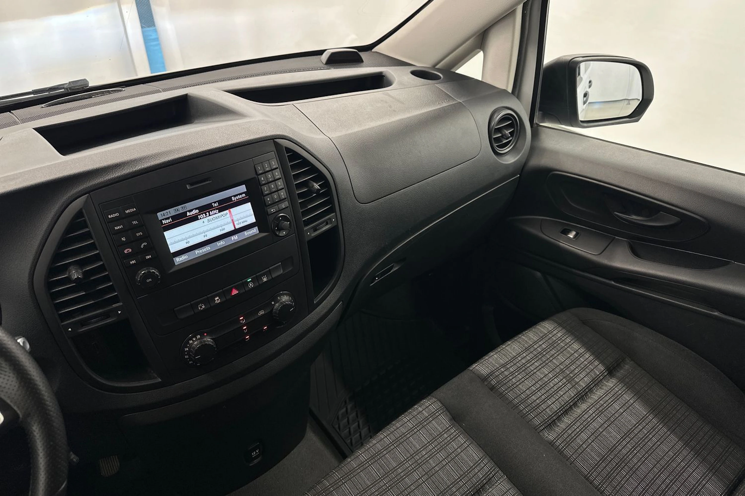 valkoinen Mercedes-Benz Vito 2017 kuva 19.