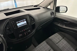 valkoinen Mercedes-Benz Vito 2017 kuva 19.