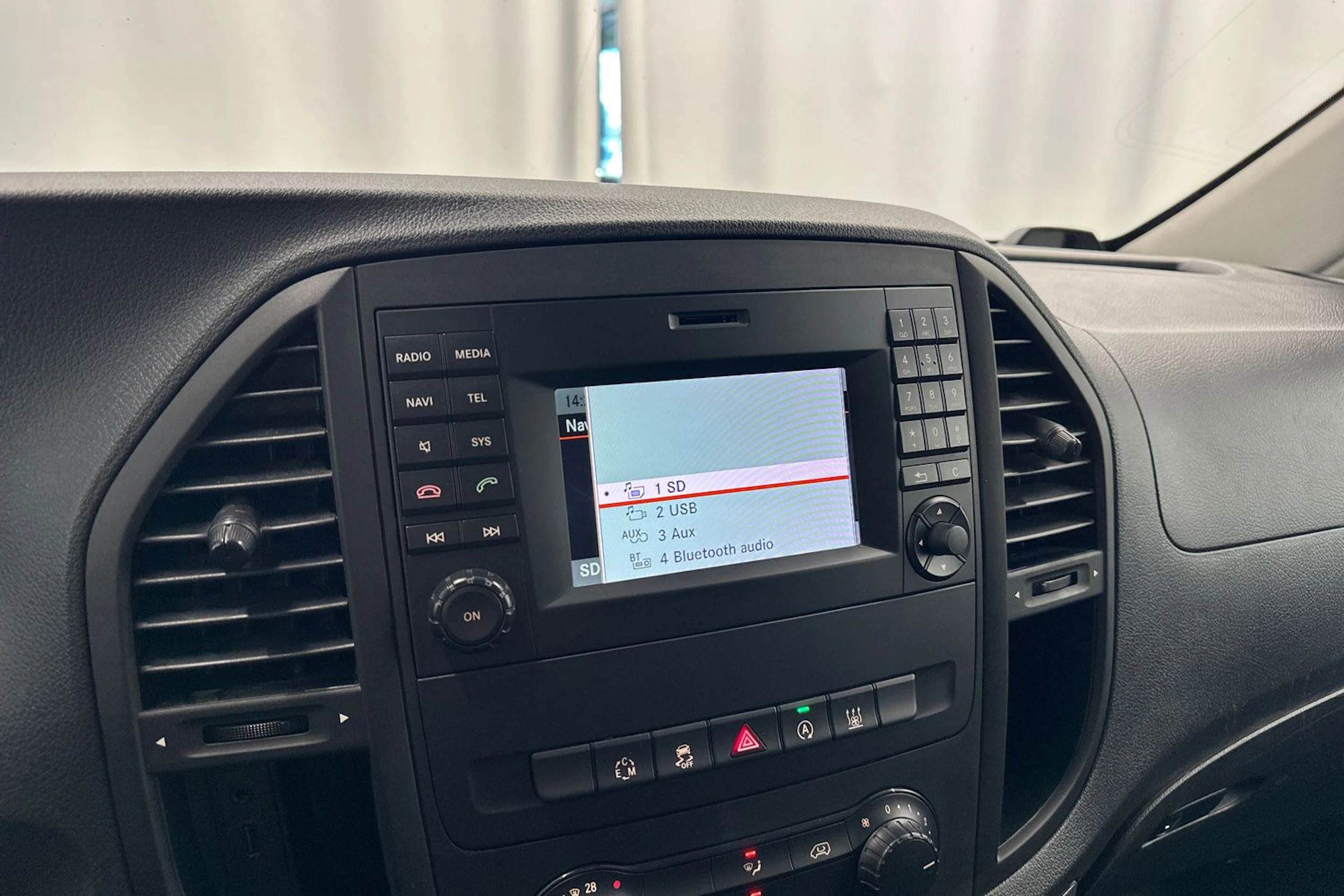 valkoinen Mercedes-Benz Vito 2017 kuva 21.