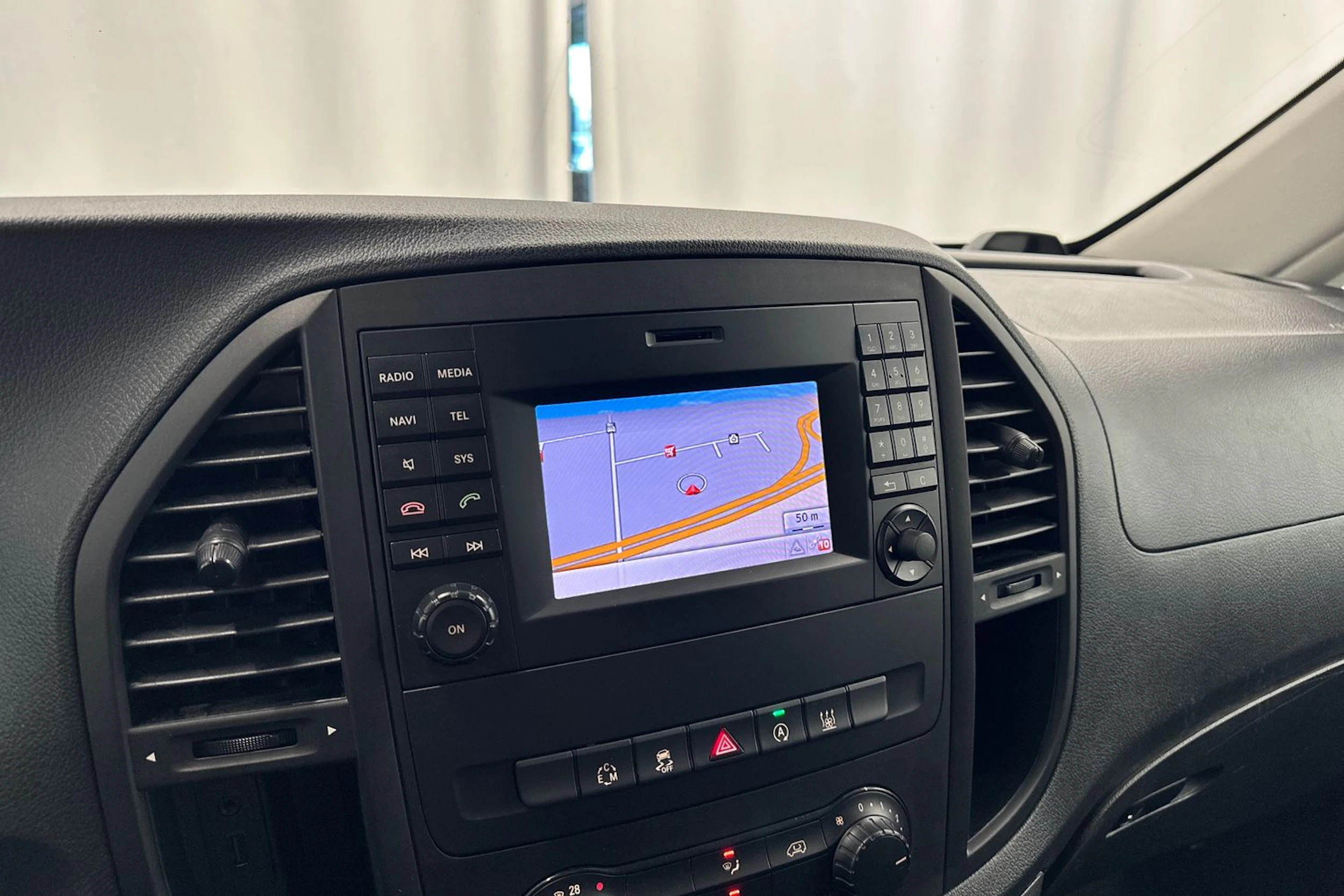 valkoinen Mercedes-Benz Vito 2017 kuva 22.