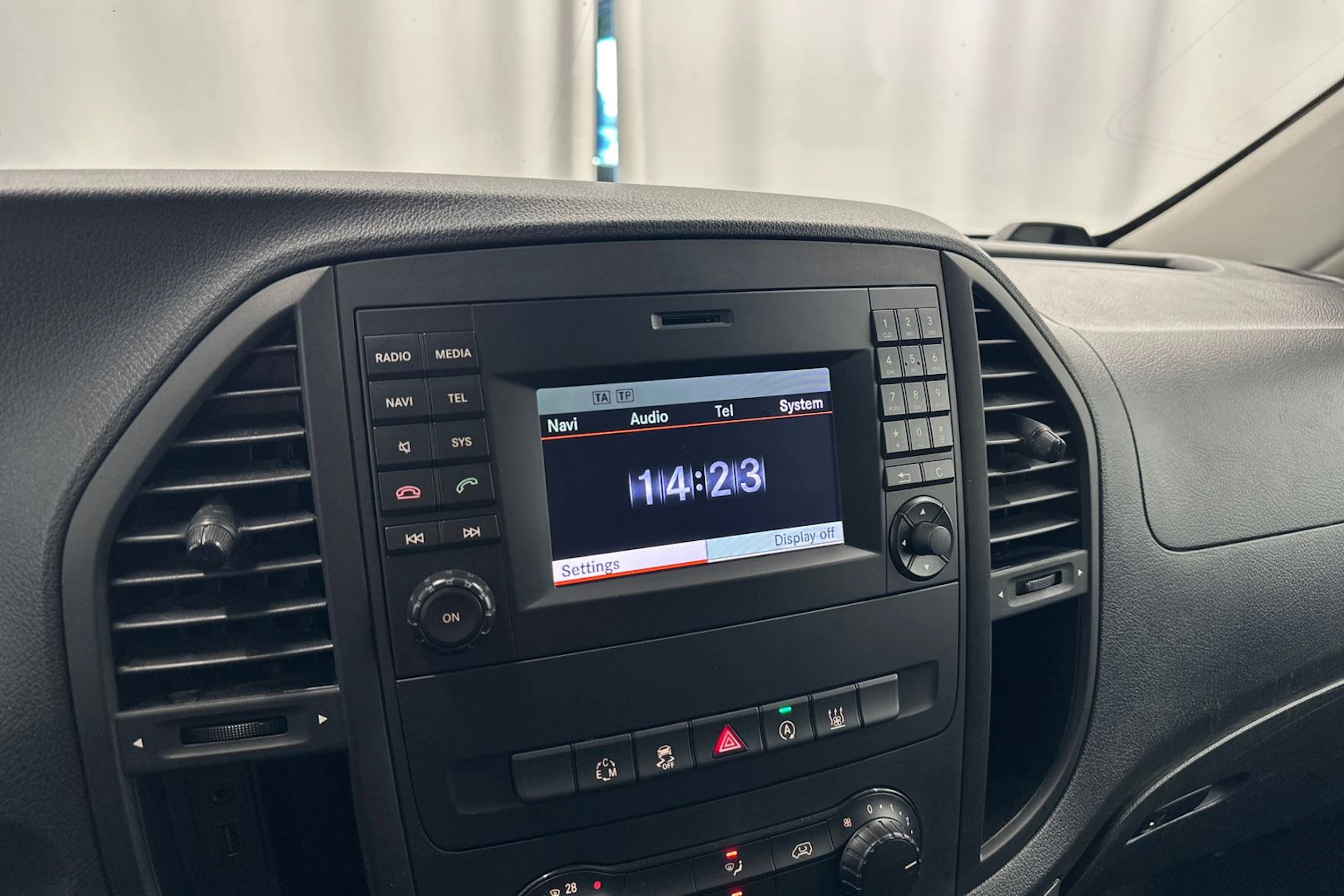 valkoinen Mercedes-Benz Vito 2017 kuva 23.