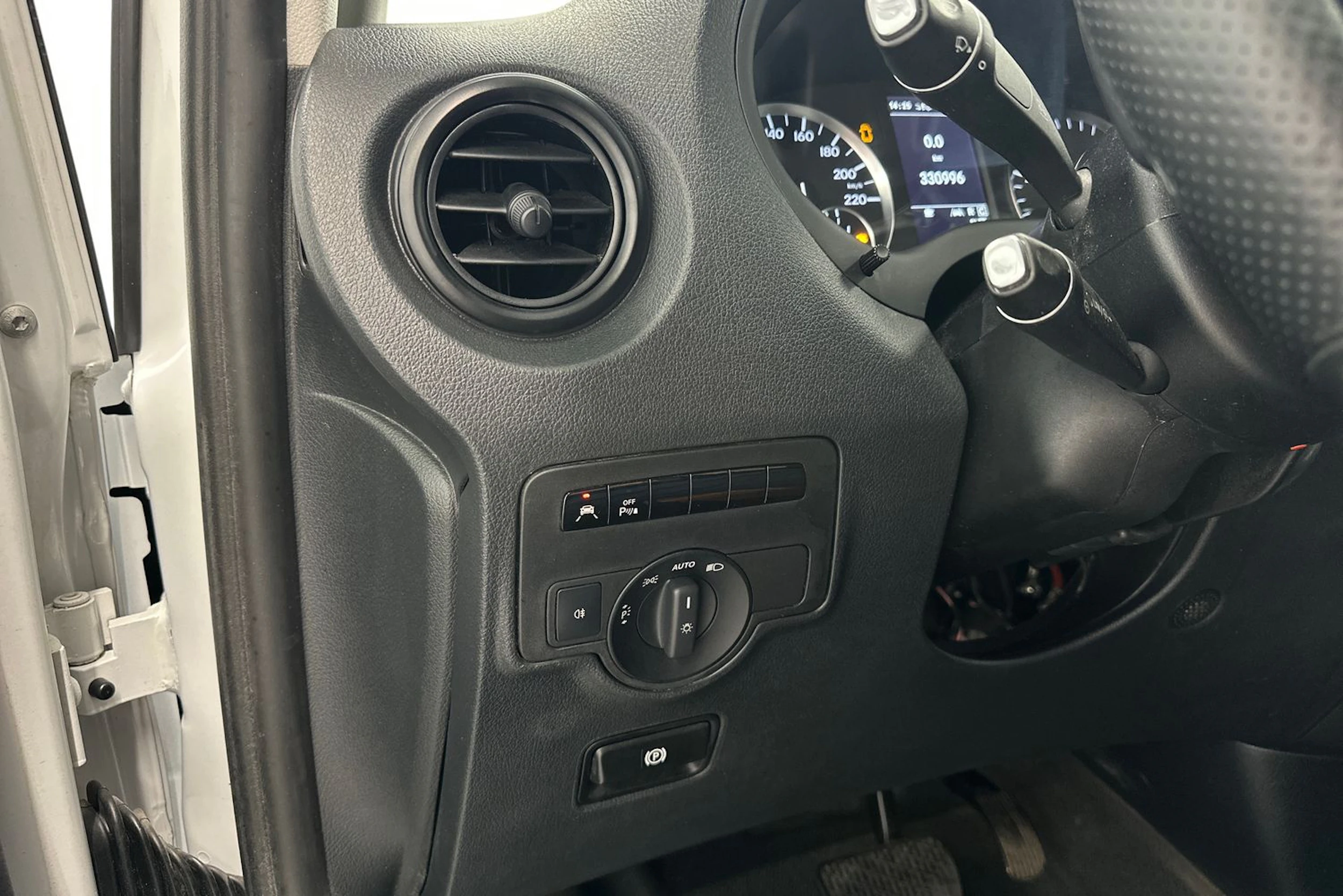 valkoinen Mercedes-Benz Vito 2017 kuva 28.