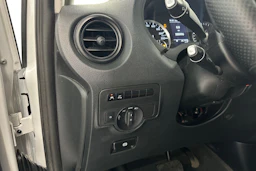 valkoinen Mercedes-Benz Vito 2017 kuva 28.