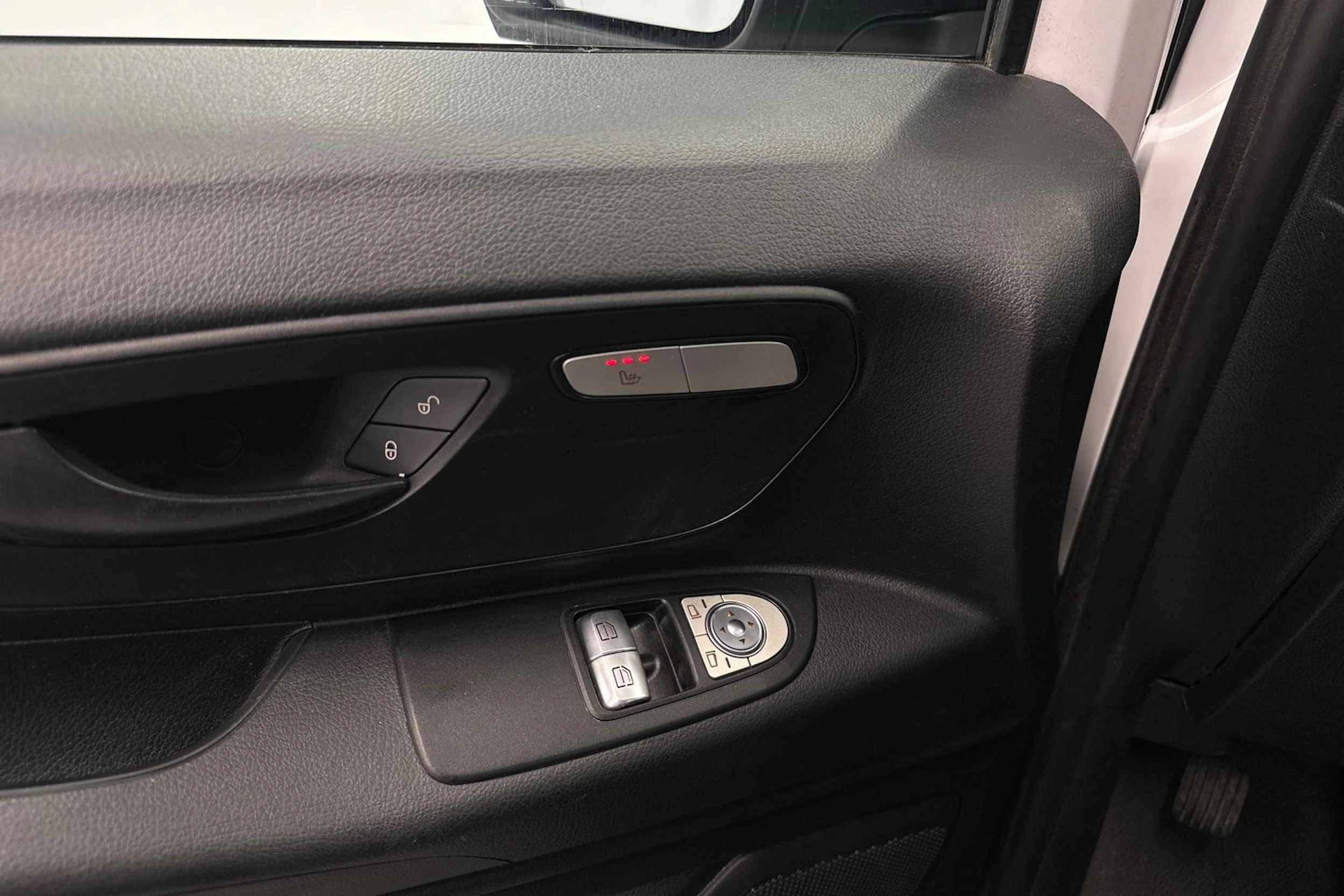 valkoinen Mercedes-Benz Vito 2017 kuva 29.