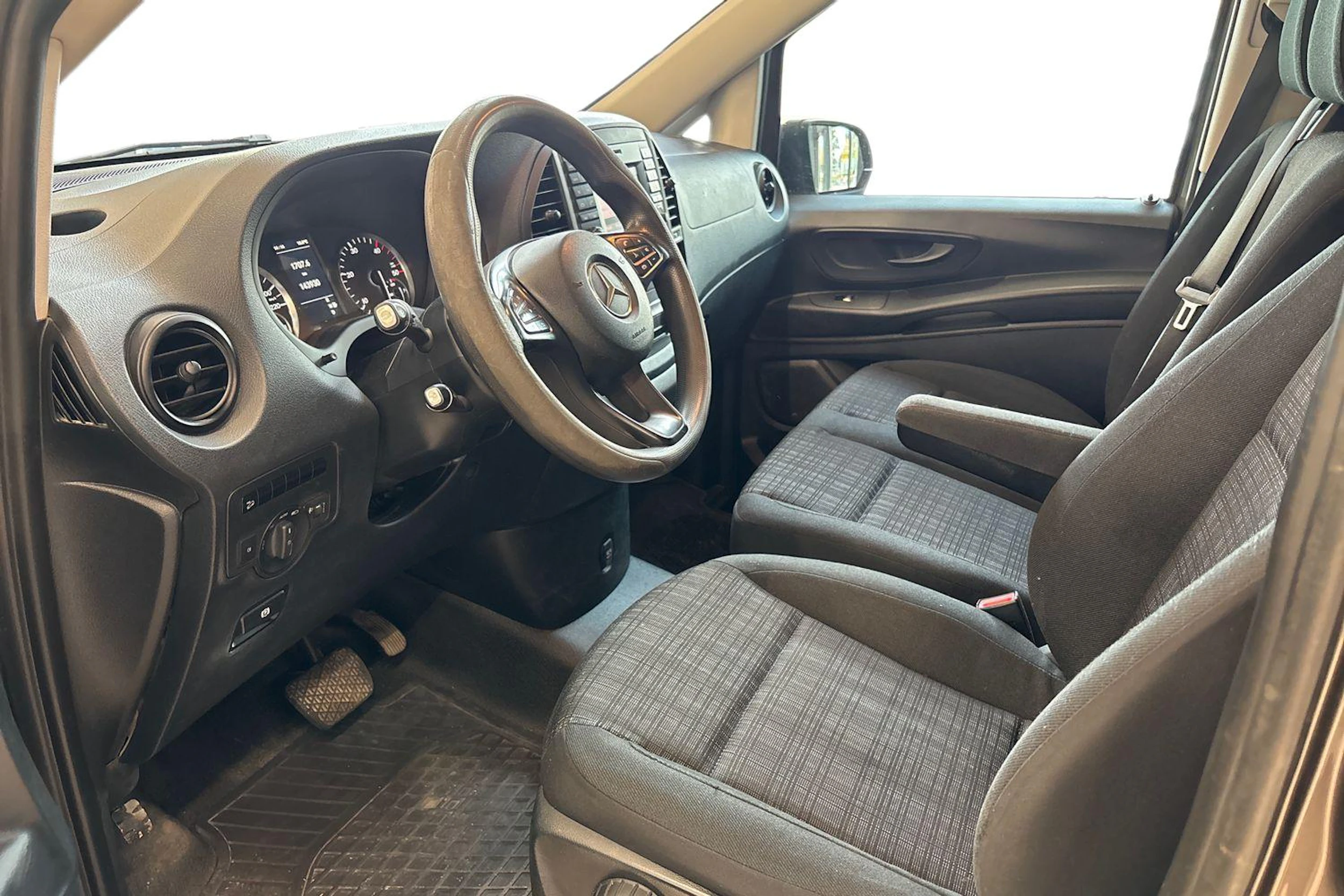 harmaa Mercedes-Benz Vito 2017 kuva 3.