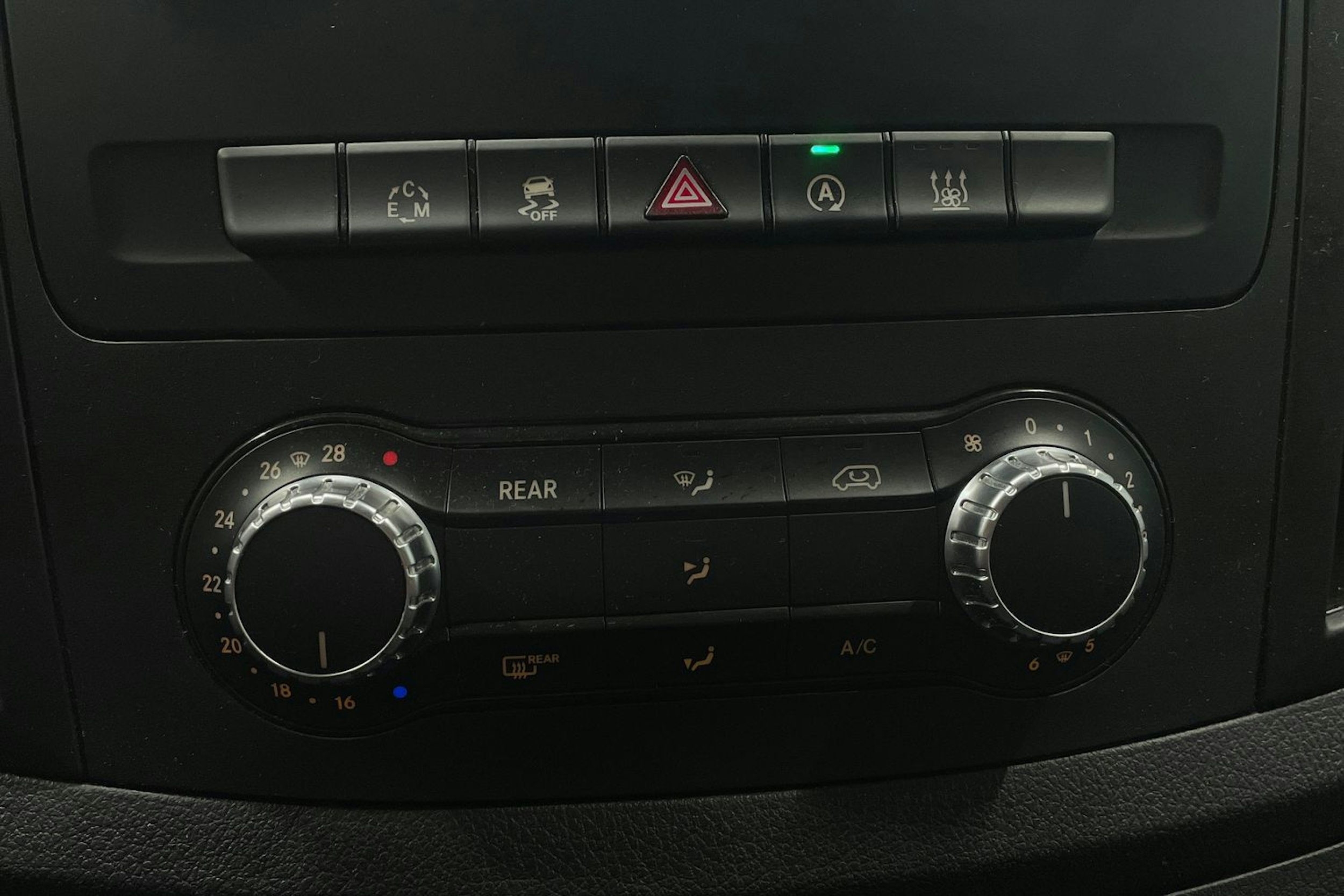 ruskea (beige) Mercedes-Benz Vito 2017 kuva 16.