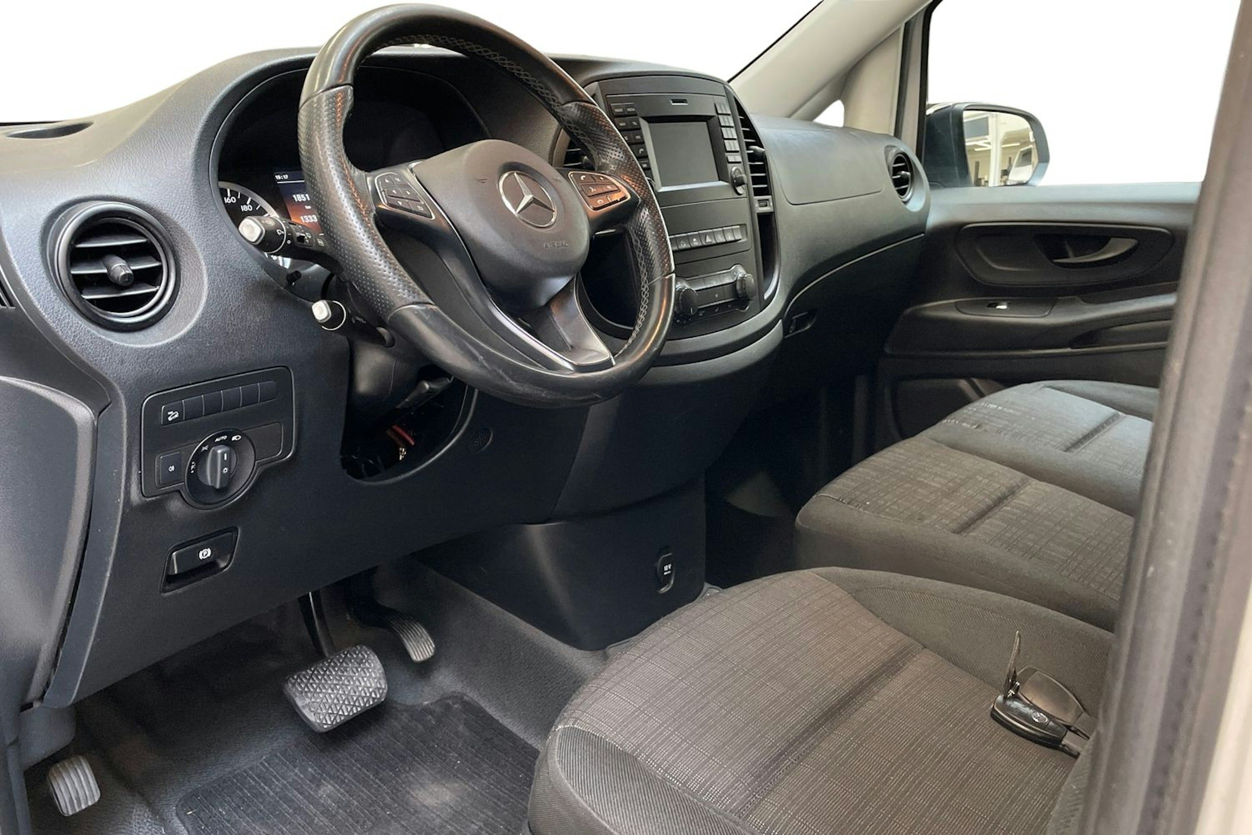 valkoinen Mercedes-Benz Vito 2017 kuva 7.