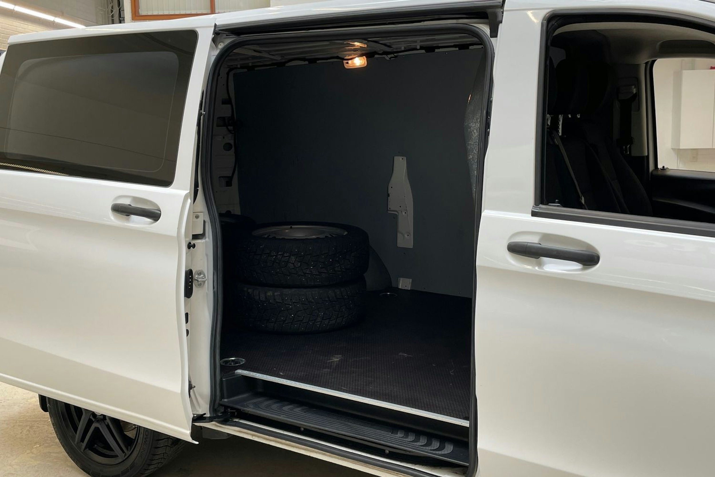 valkoinen Mercedes-Benz Vito 2017 kuva 13.