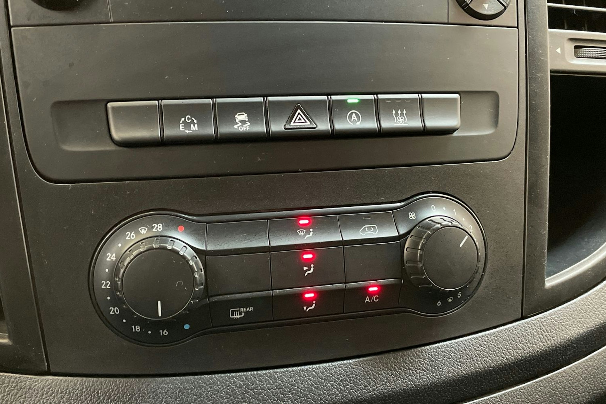 valkoinen Mercedes-Benz Vito 2017 kuva 19.