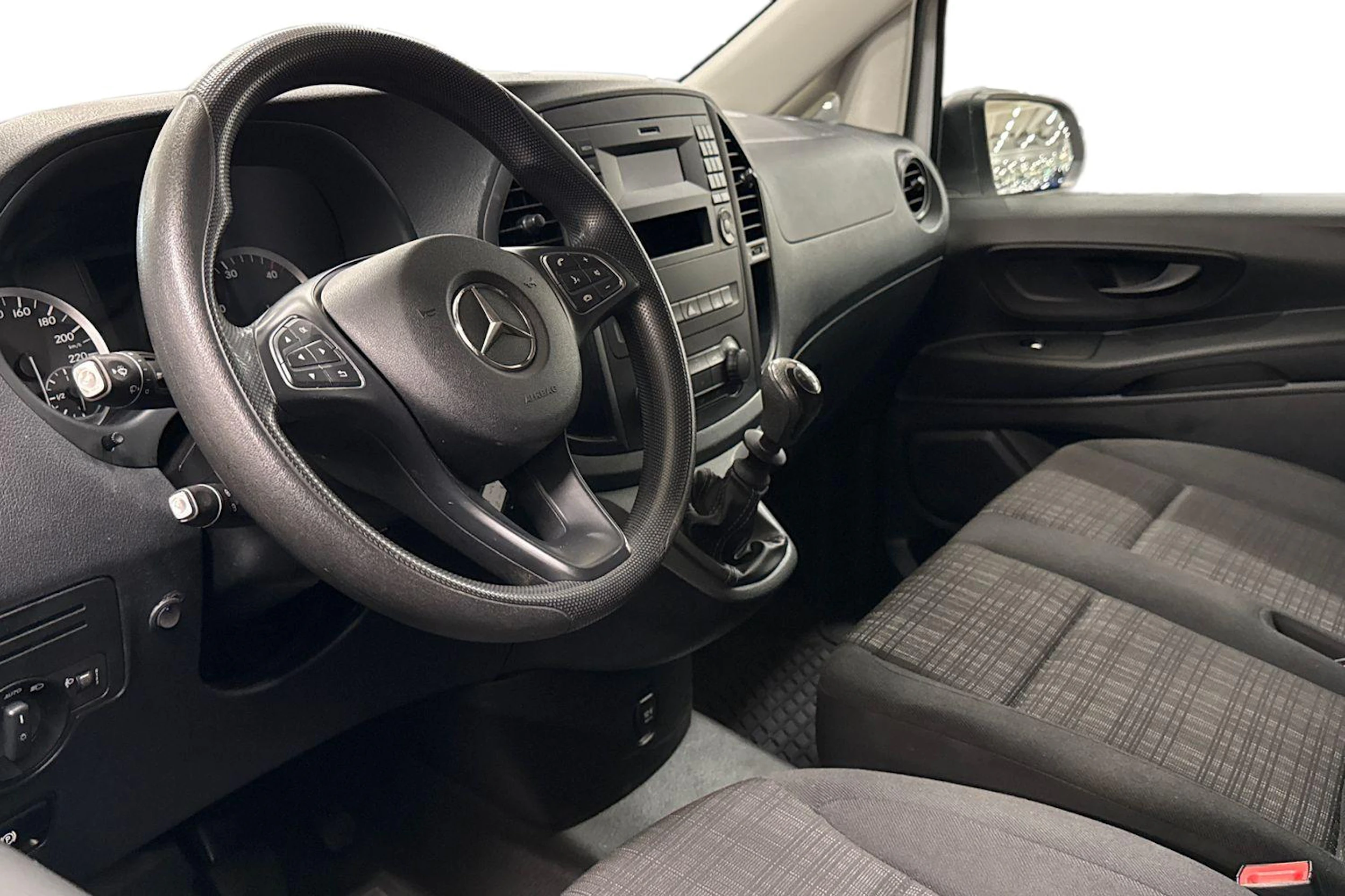 valkoinen Mercedes-Benz Vito 2017 kuva 8.