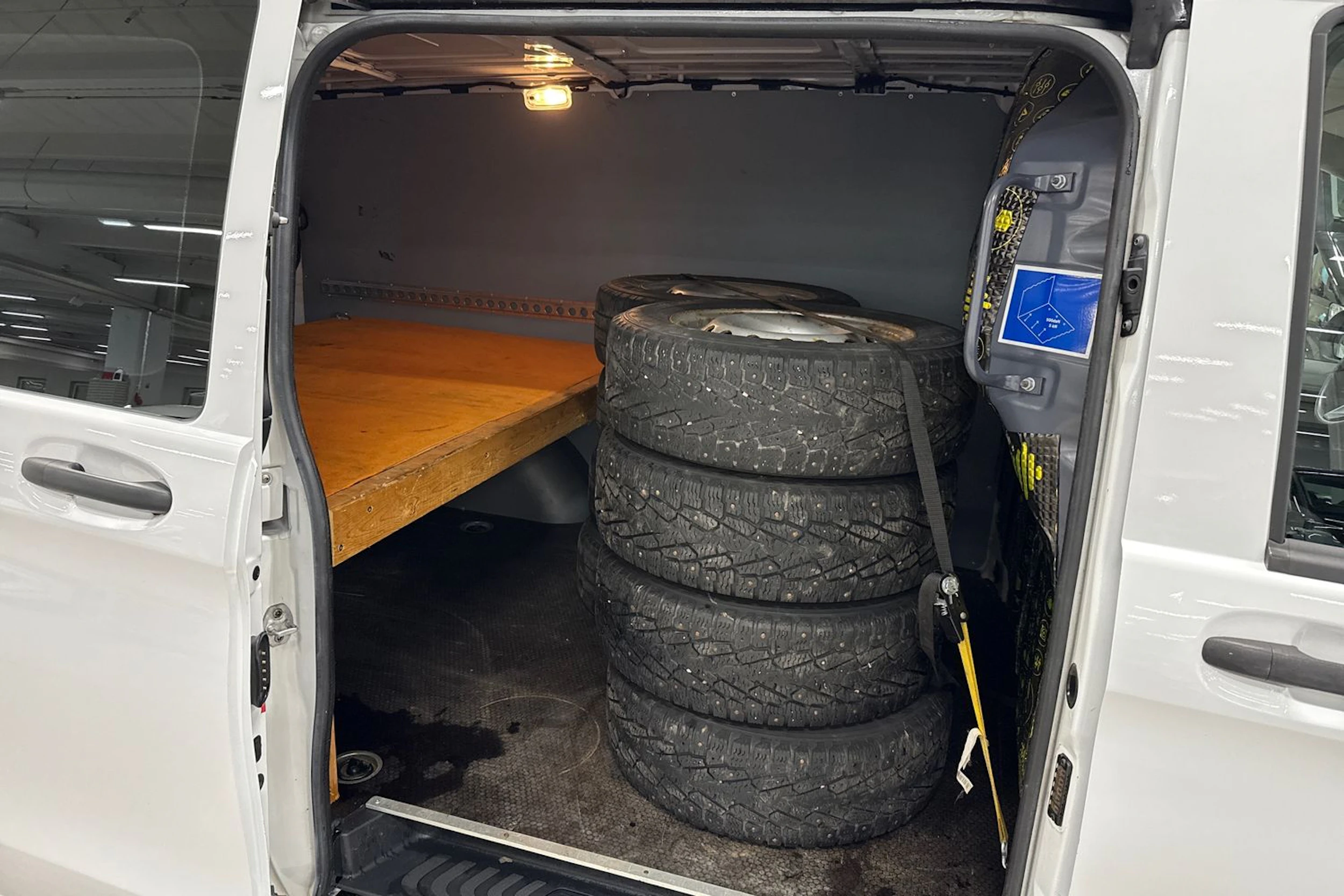 valkoinen Mercedes-Benz Vito 2017 kuva 13.