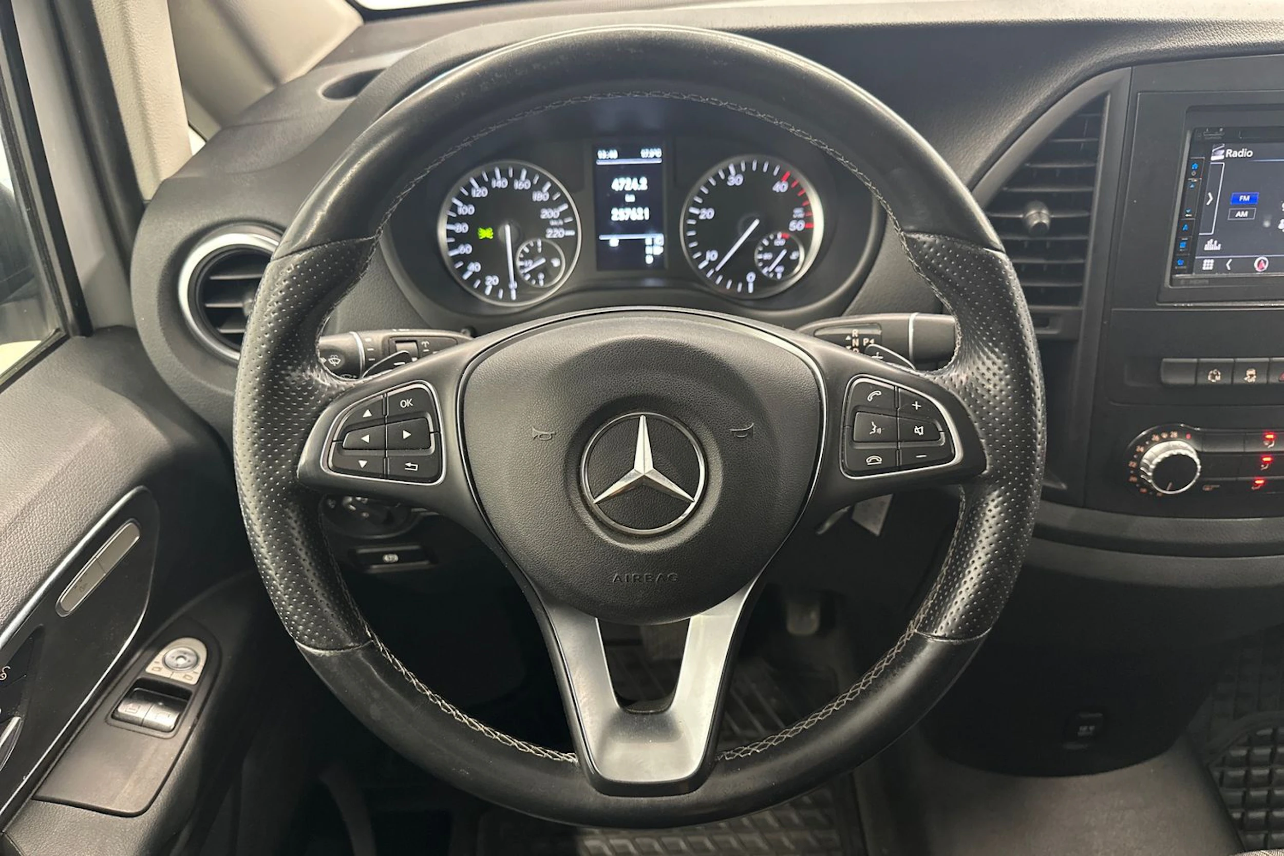 valkoinen Mercedes-Benz Vito 2017 kuva 10.