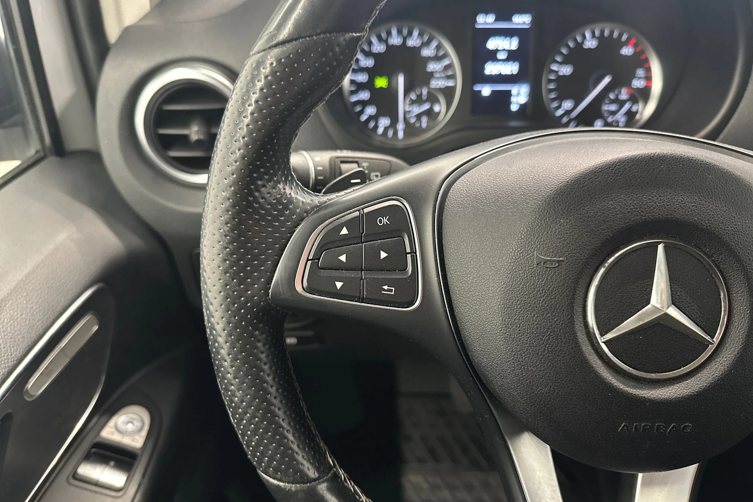 valkoinen Mercedes-Benz Vito 2017 kuva 11.