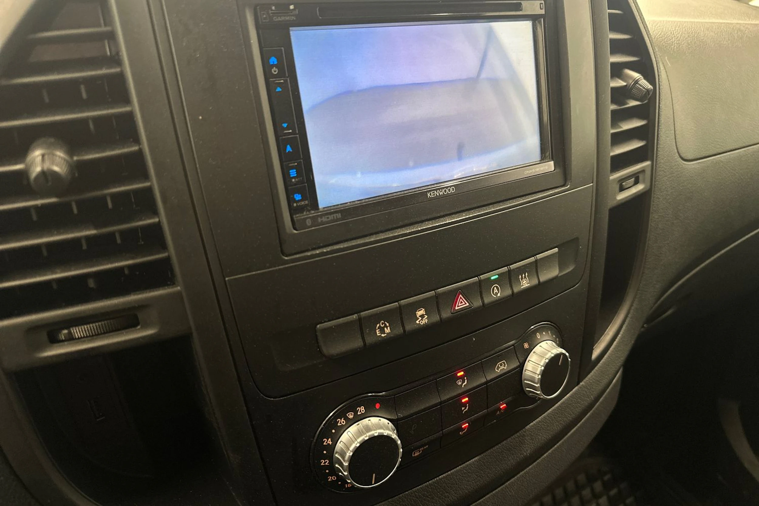 valkoinen Mercedes-Benz Vito 2017 kuva 18.