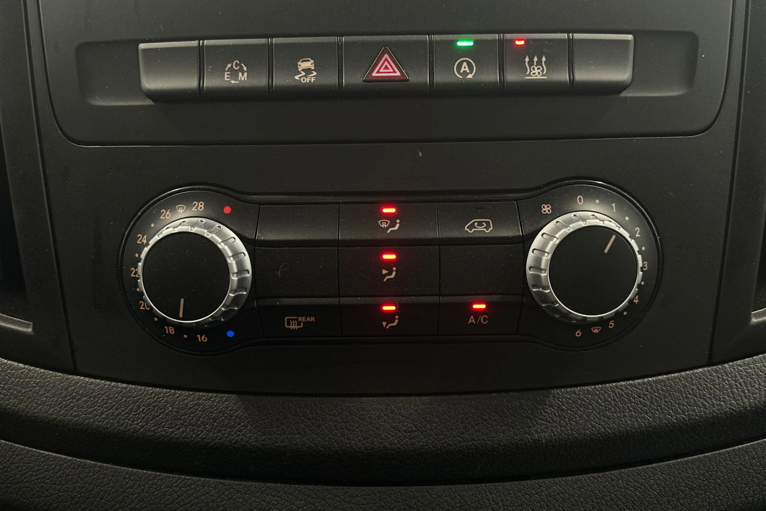 valkoinen Mercedes-Benz Vito 2017 kuva 19.