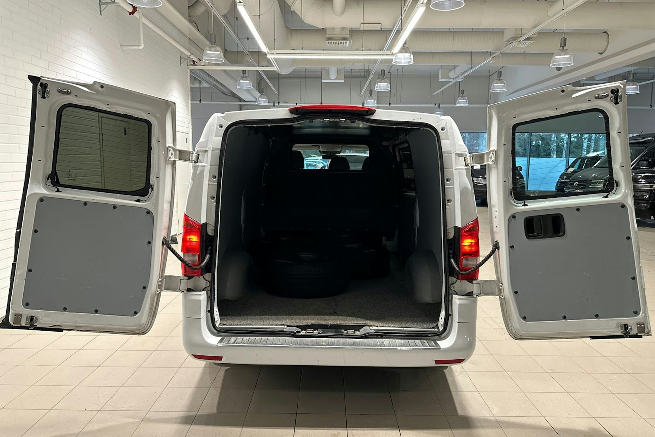 valkoinen Mercedes-Benz Vito 2017 kuva 26.