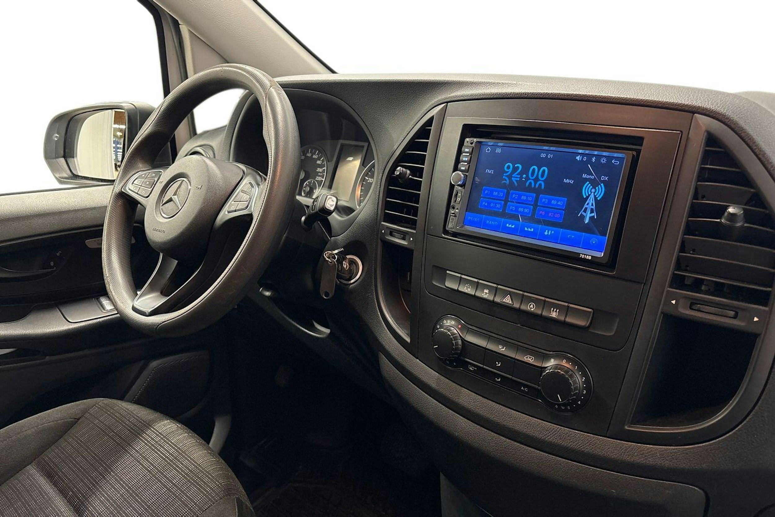 valkoinen Mercedes-Benz Vito 2017 kuva 11.