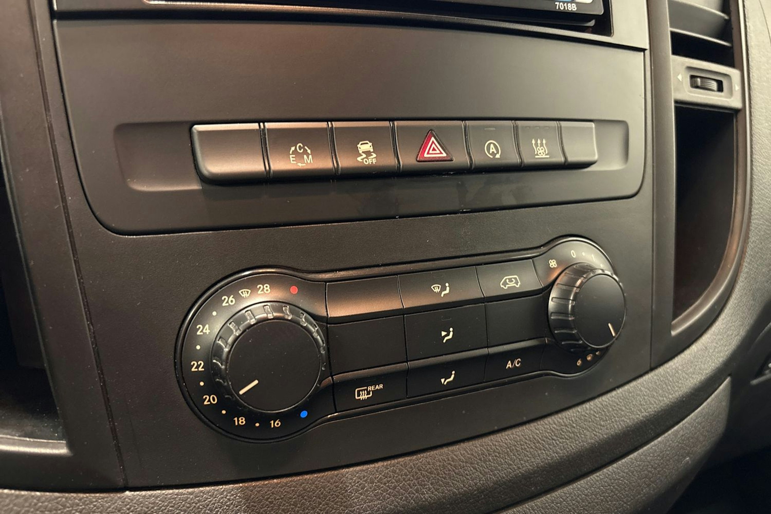 valkoinen Mercedes-Benz Vito 2017 kuva 22.