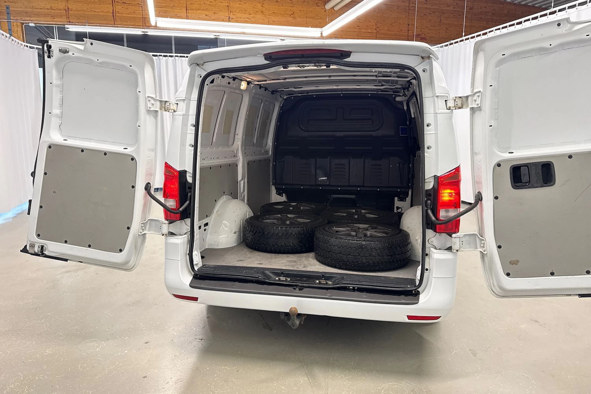 valkoinen Mercedes-Benz Vito 2017 kuva 26.