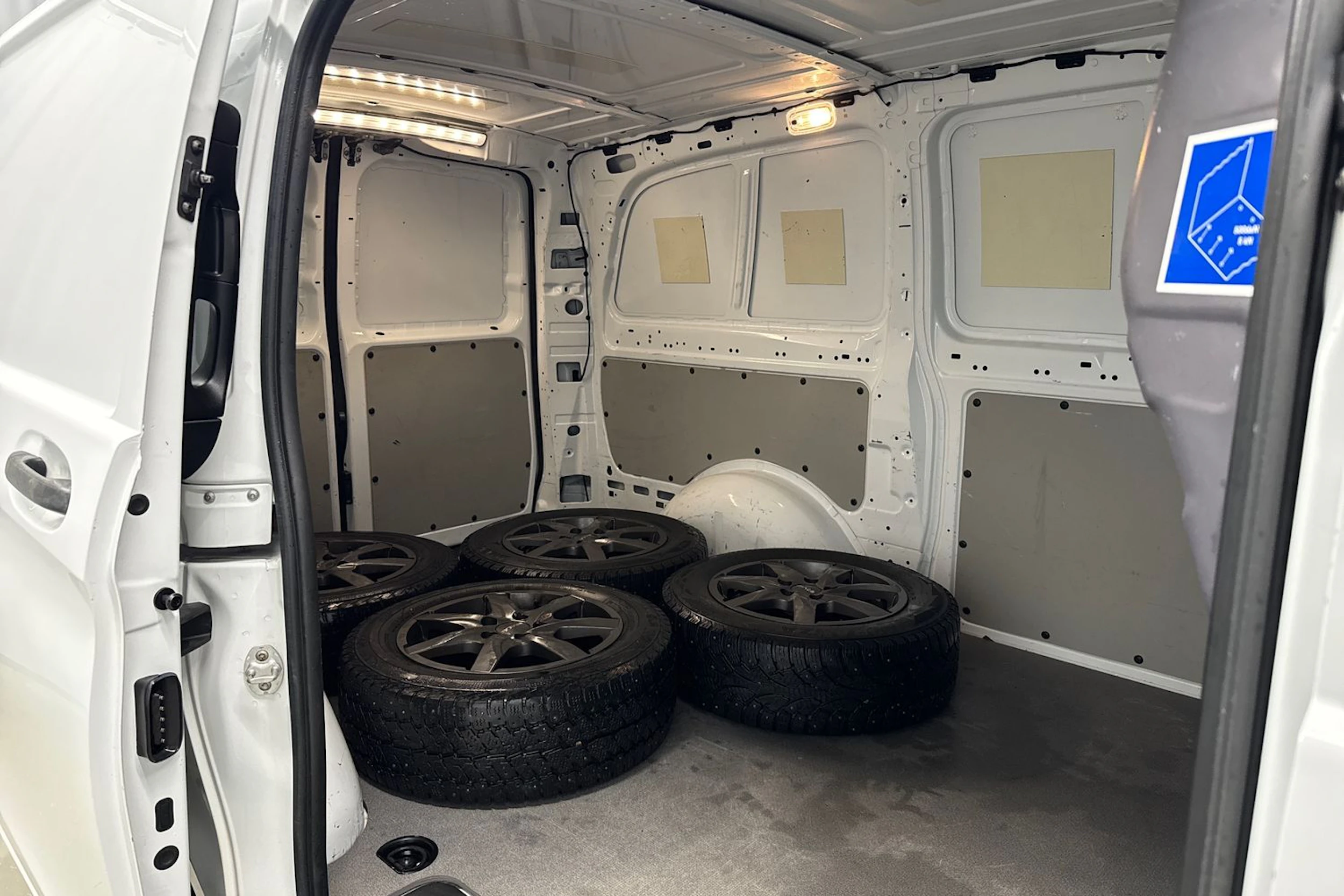 valkoinen Mercedes-Benz Vito 2017 kuva 28.