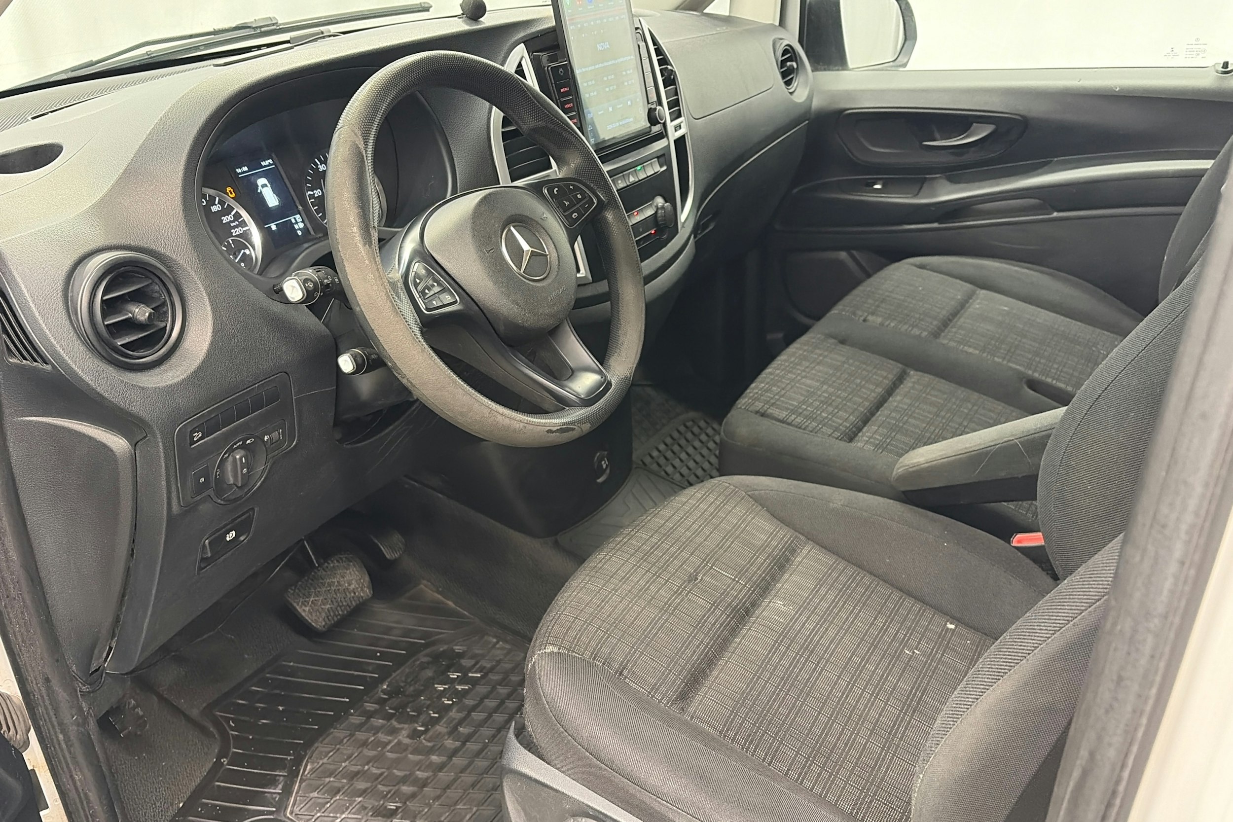 valkoinen Mercedes-Benz Vito 2017 kuva 15.