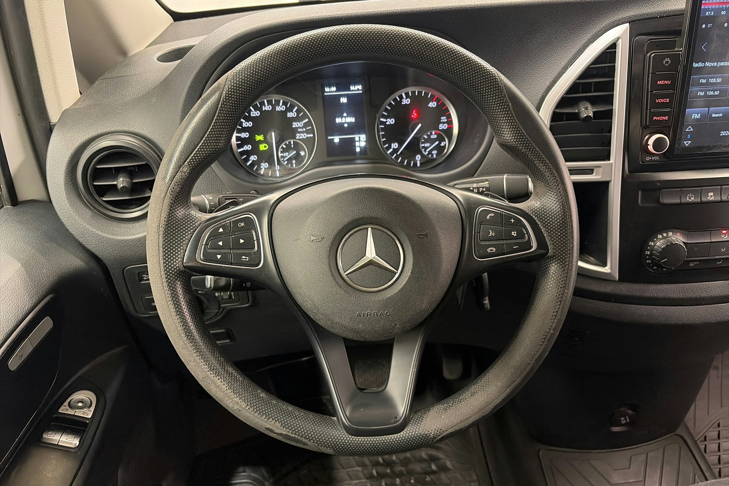 valkoinen Mercedes-Benz Vito 2017 kuva 17.